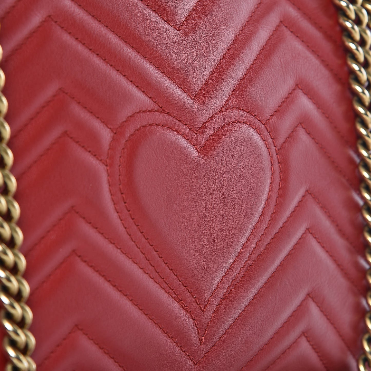 Calfskin Matelasse Medium GG Marmont Shoulder Bag Hibiscus Red