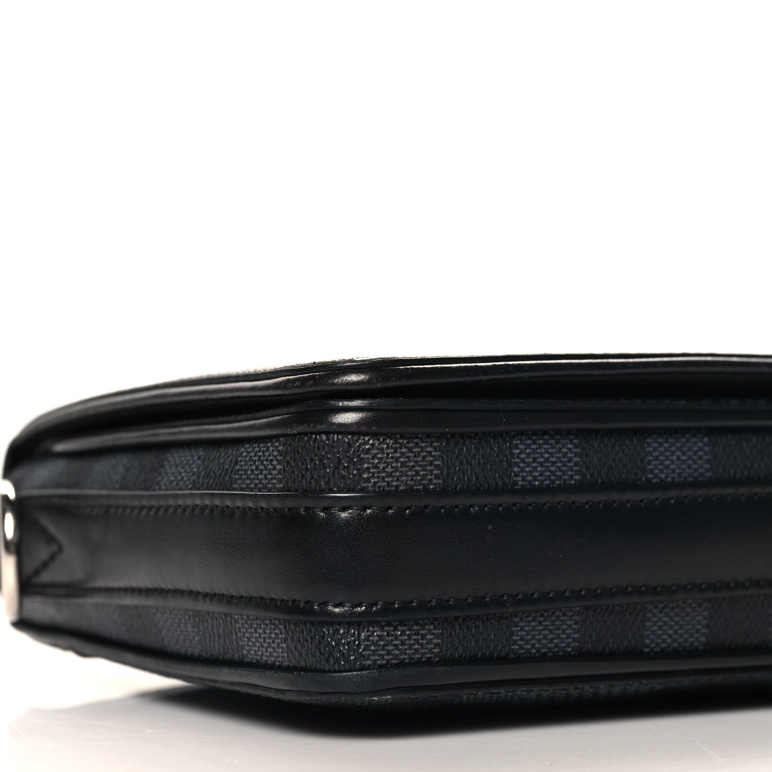 Louis Vuitton Damier Graphite 3D Studio Messenger 5 of 12