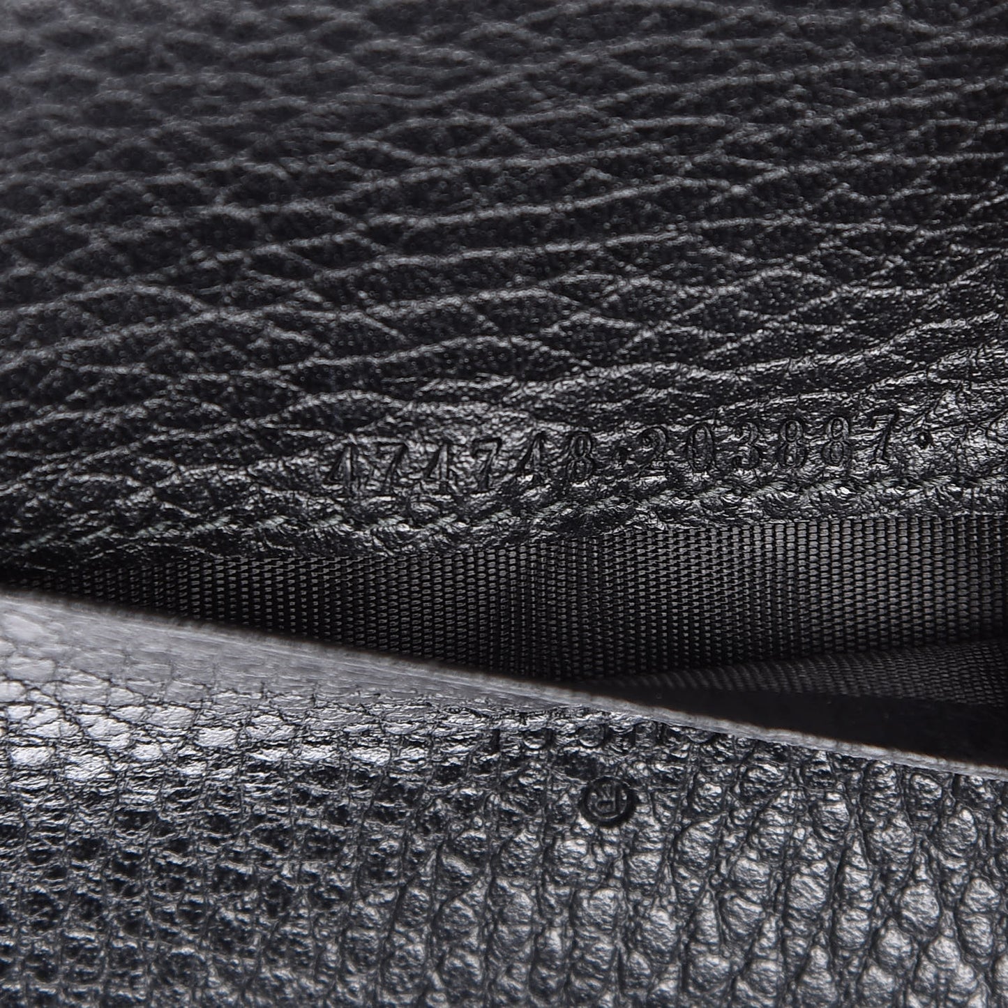Pebbled Calfskin GG Marmont Card Case Black
