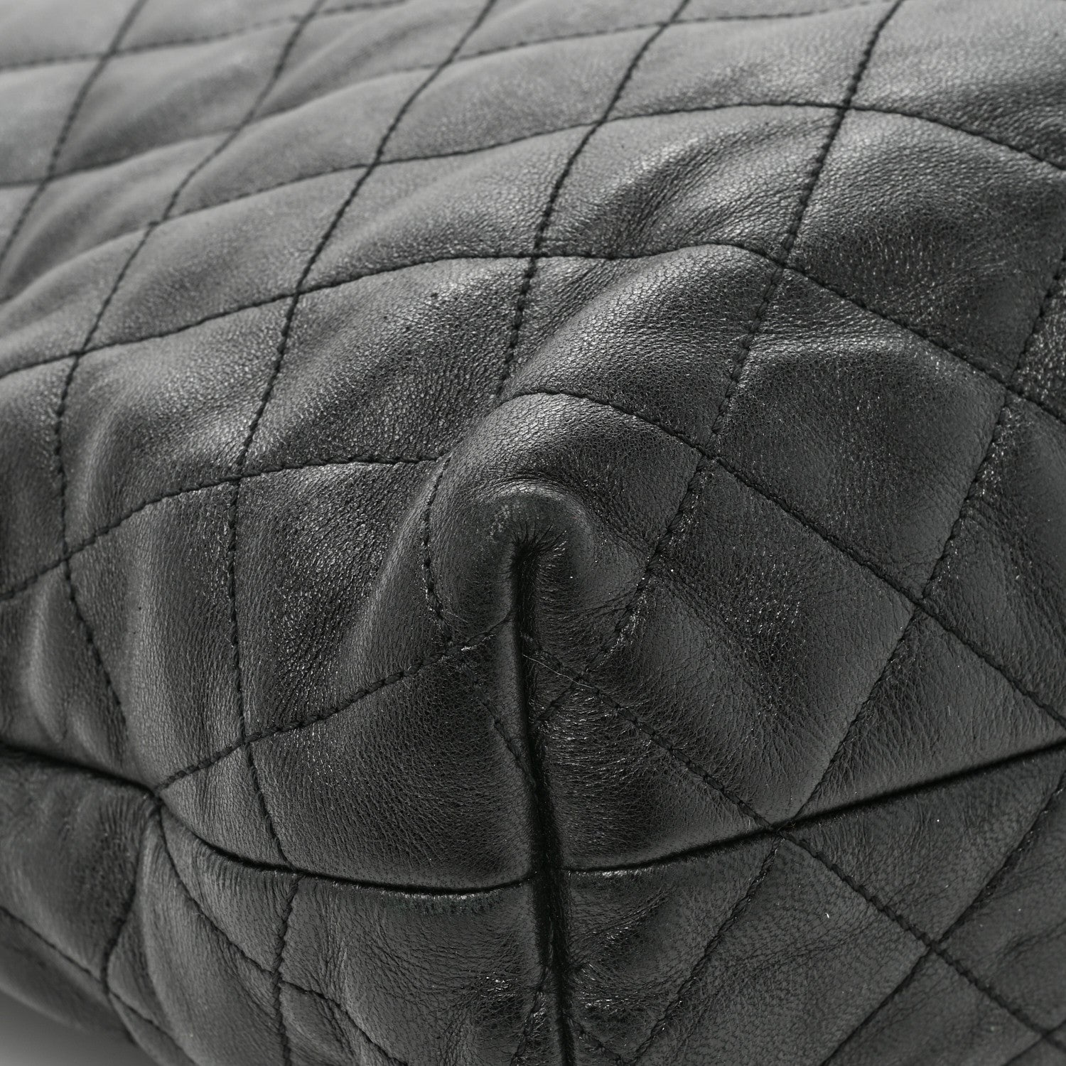 Saint Laurent Lambskin Quilted Maxi Icare Shopping Tote Black 17 of 18