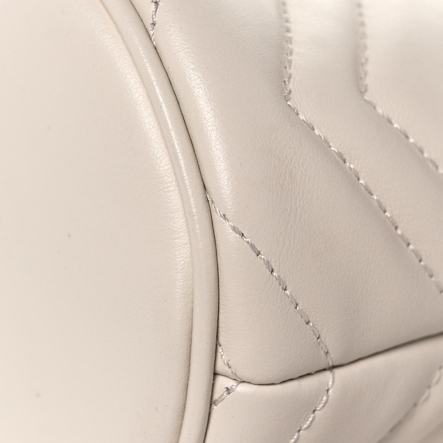 Calfskin Matelasse Mini GG Marmont 2.0 Bucket Bag White