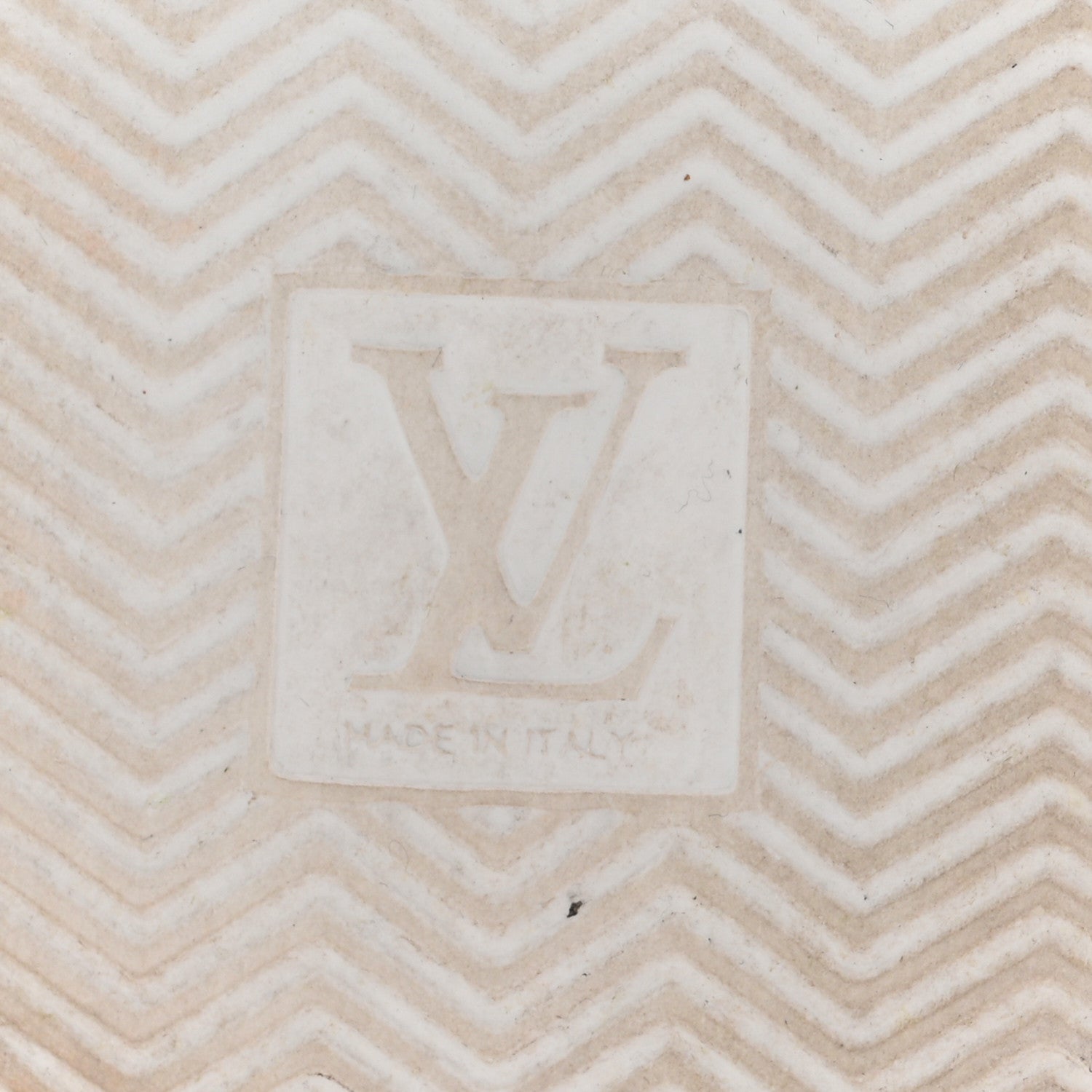 Louis Vuitton Grained Calfskin Embossed Monogram Mens Beverly Hills Sneakers 8.5 White 7 of 12