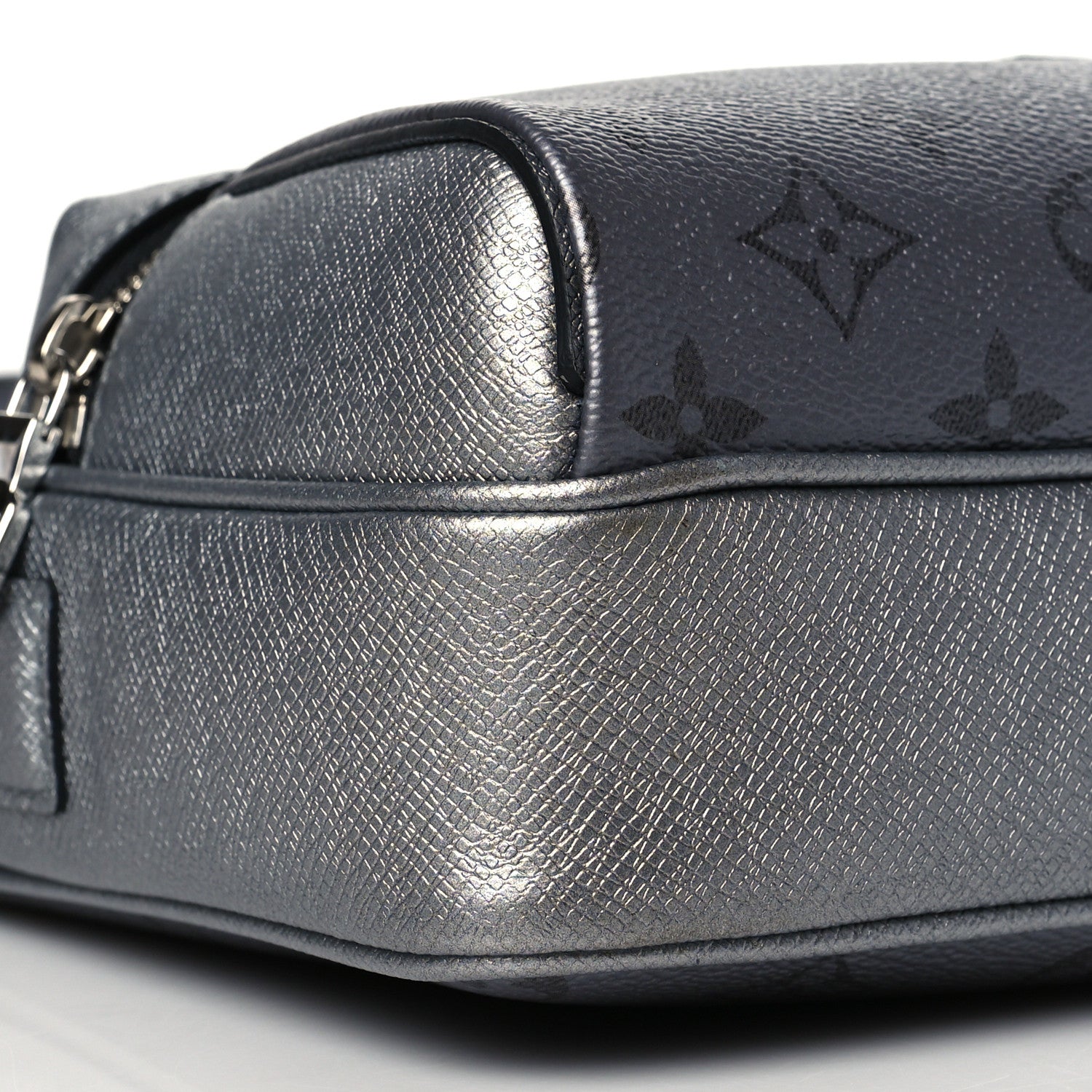 Louis Vuitton Taigarama Outdoor Messenger Gunmetal 8 of 9