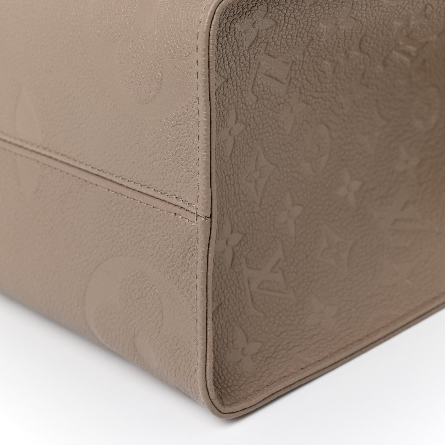 Louis Vuitton Empreinte Monogram Giant Onthego MM Tourterelle 9 of 9