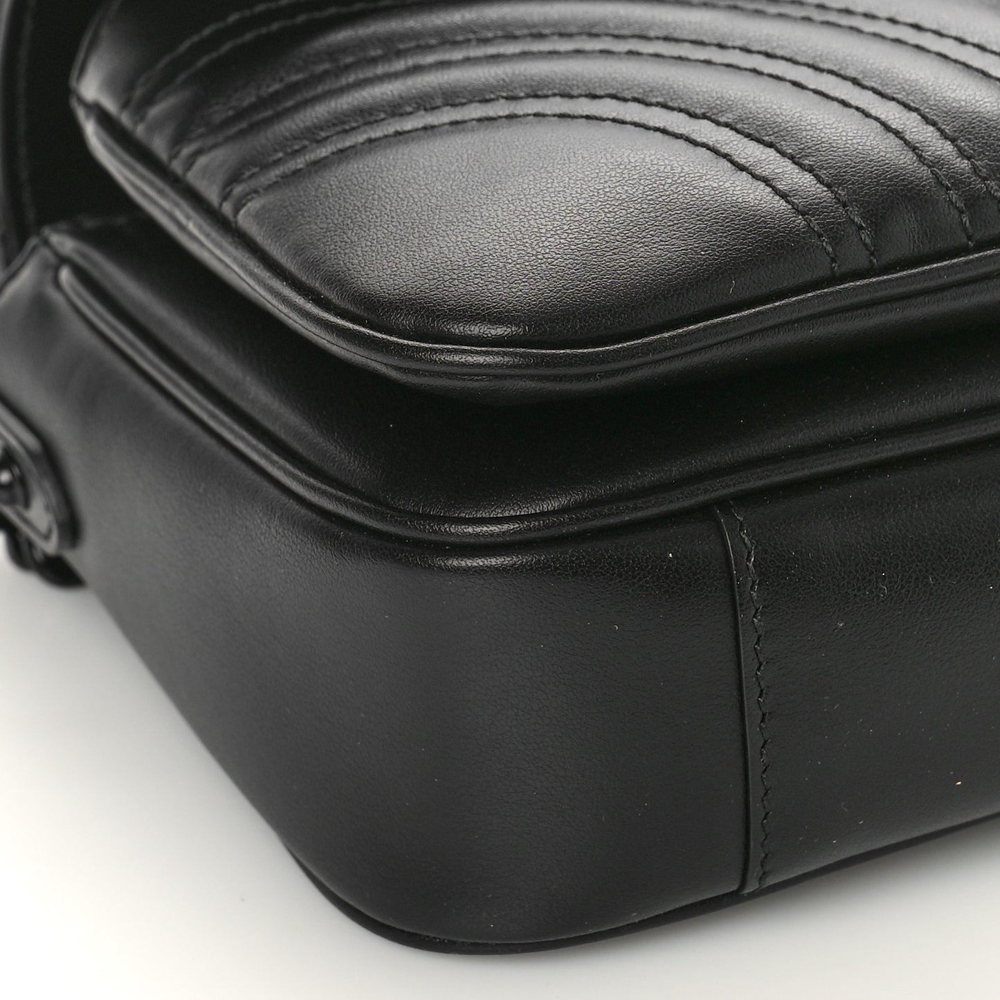 Calfskin Matelasse Monochrome GG Marmont Crossbody Shoulder Bag Black