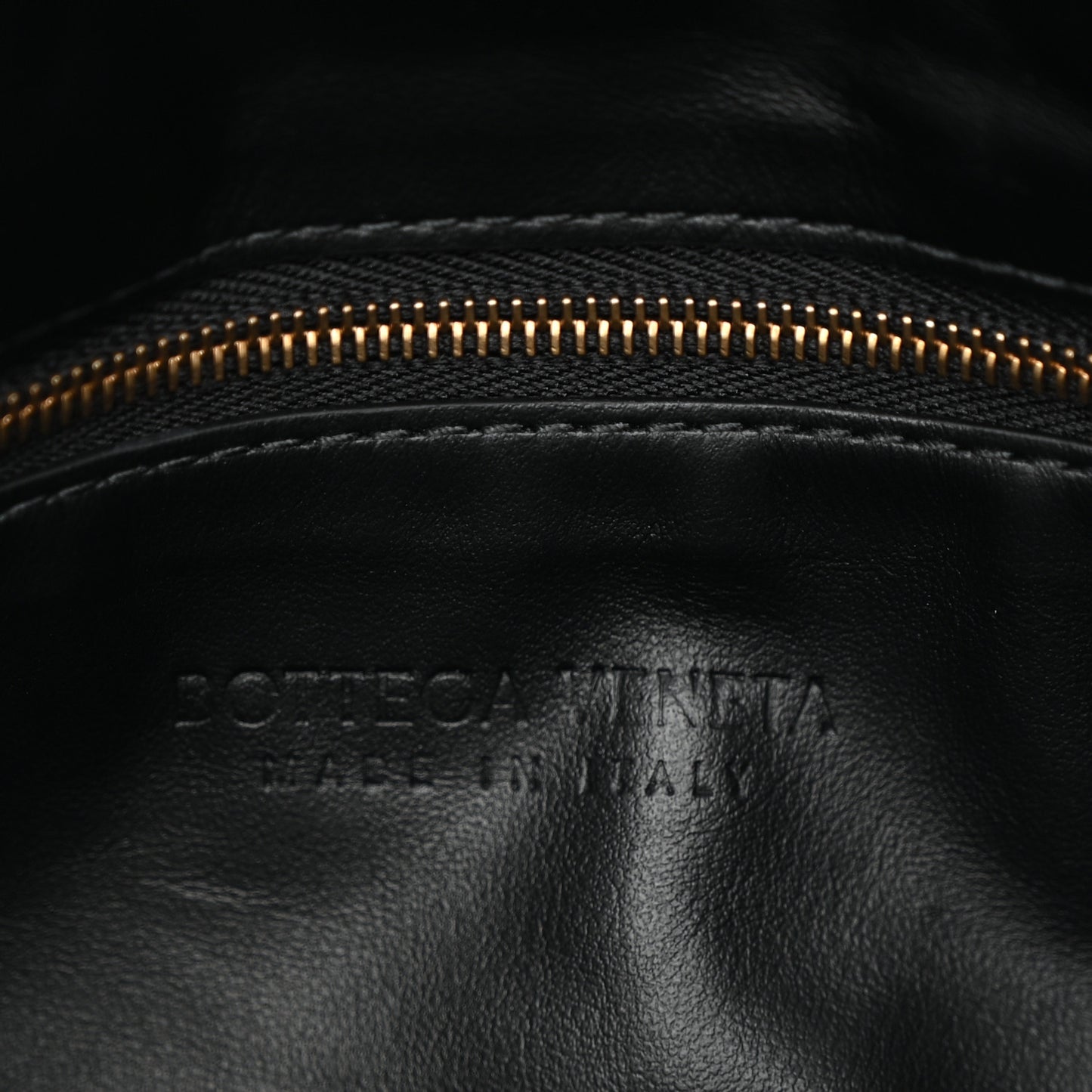 Calfskin Intrecciato Small Hop Black