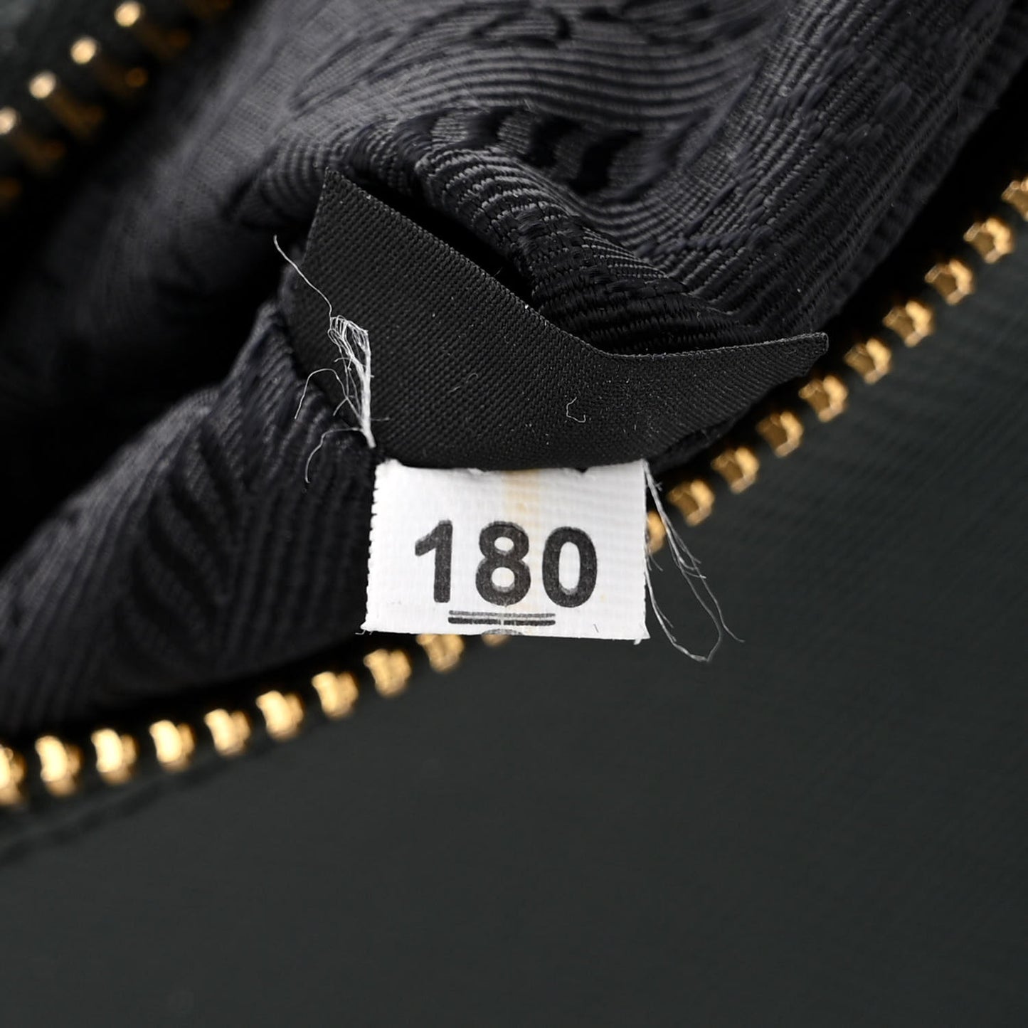 Saffiano Lux Re-Edition 2005 Shoulder Bag Smeraldo