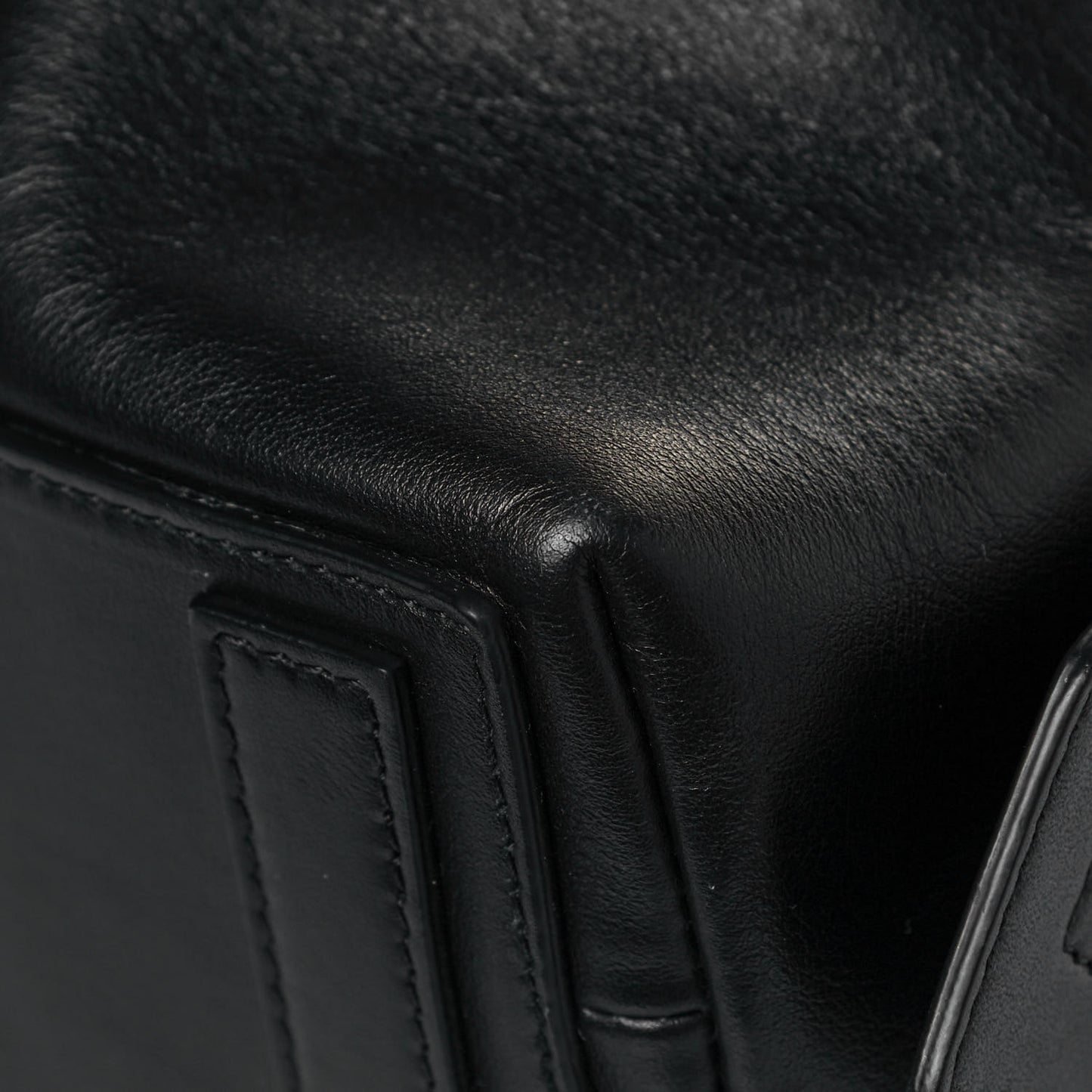 Smooth Calfskin Large Soft Antigona Black