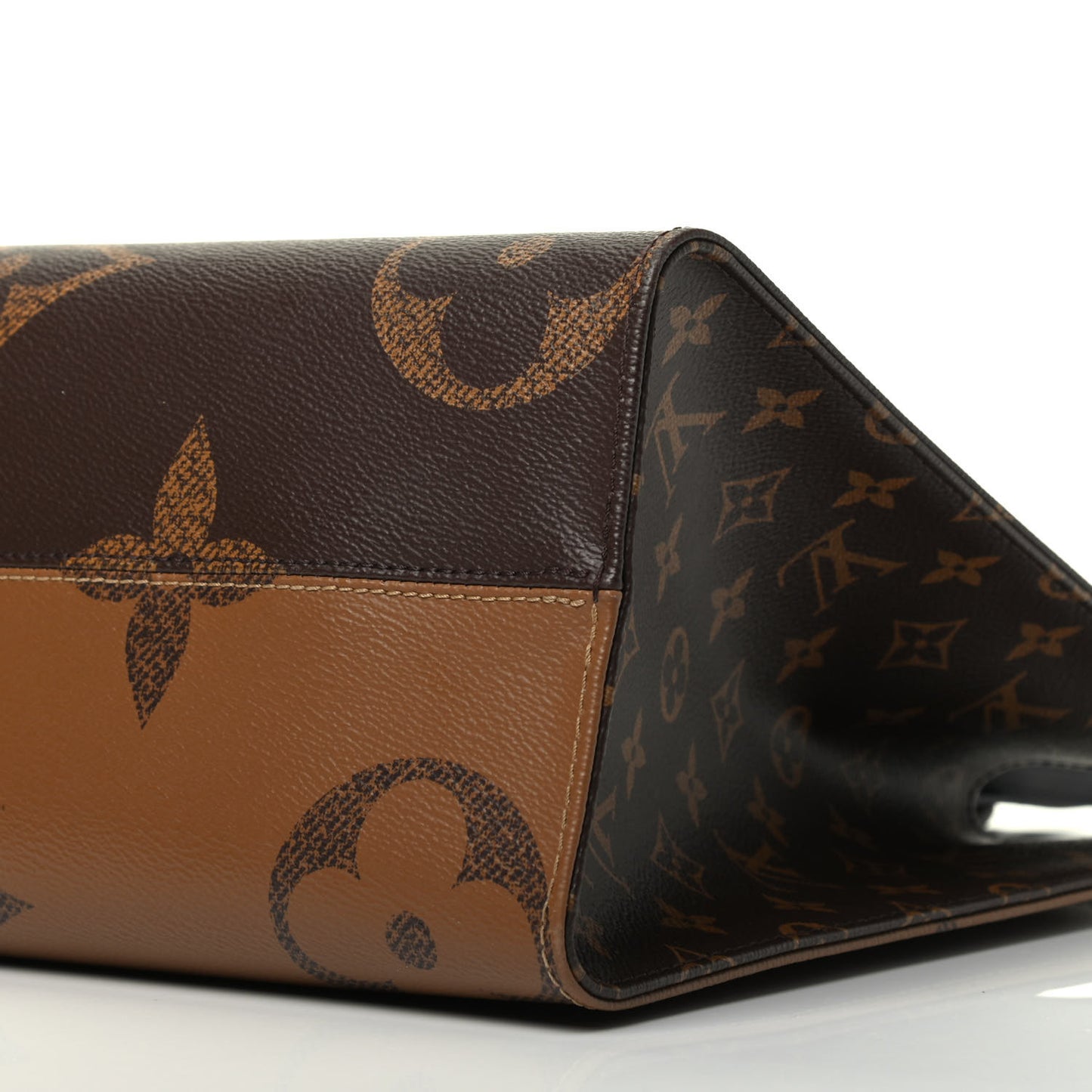 Reverse Monogram Giant Onthego MM