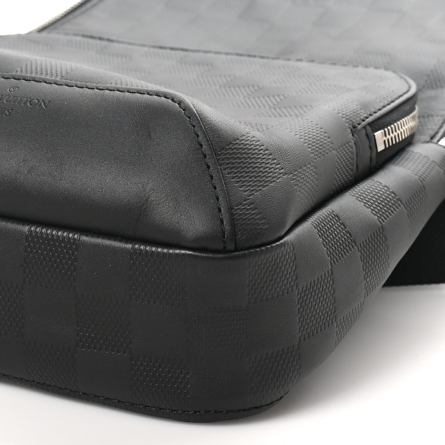 Damier Infini Avenue Sling Bag Onyx