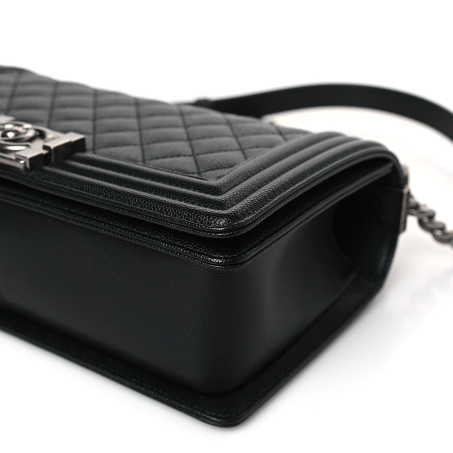 Caviar Quilted Medium Boy Flap Black