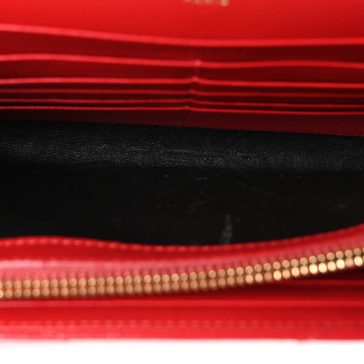 Saint Laurent Grain De Poudre Matelasse Chevron Monogram Chain Wallet Rouge Eros 4 of 8