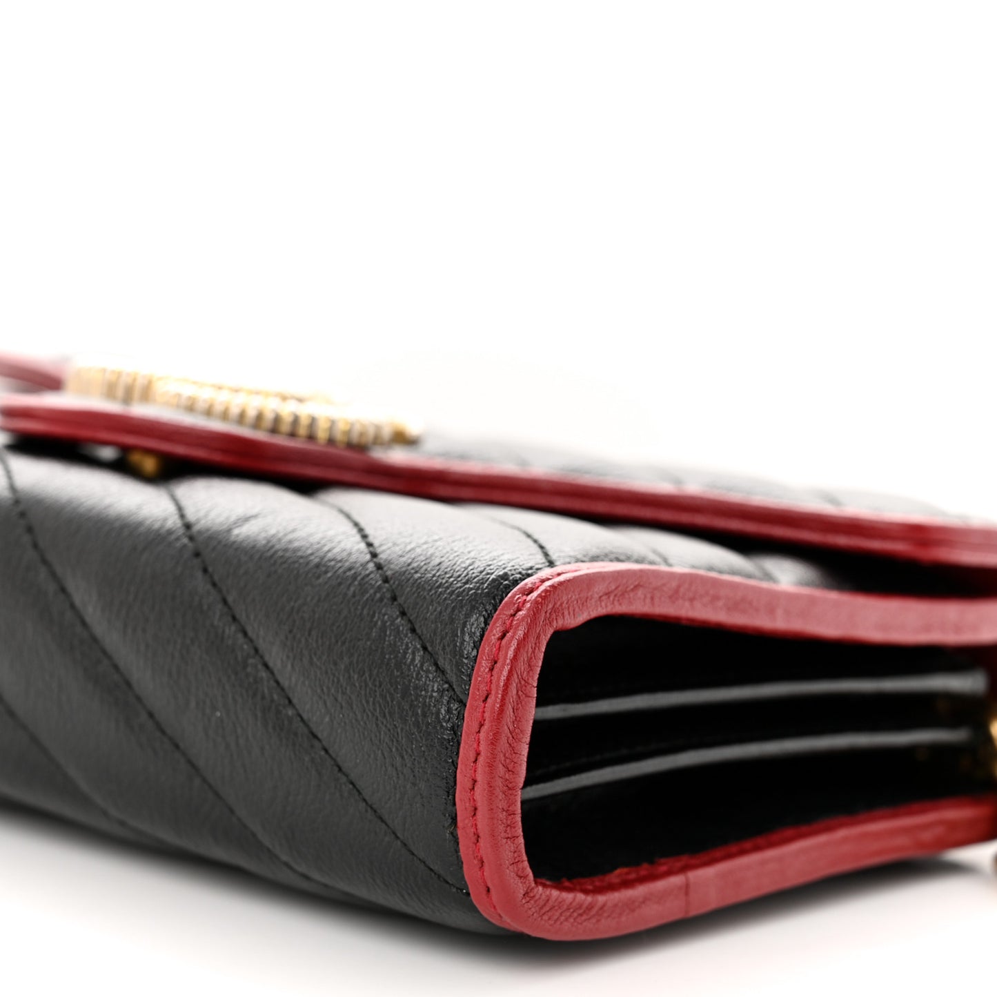 Vintage Effect Calfskin Matelasse Diagonal Torchon GG Marmont Chain Wallet Black Romantic Cherry