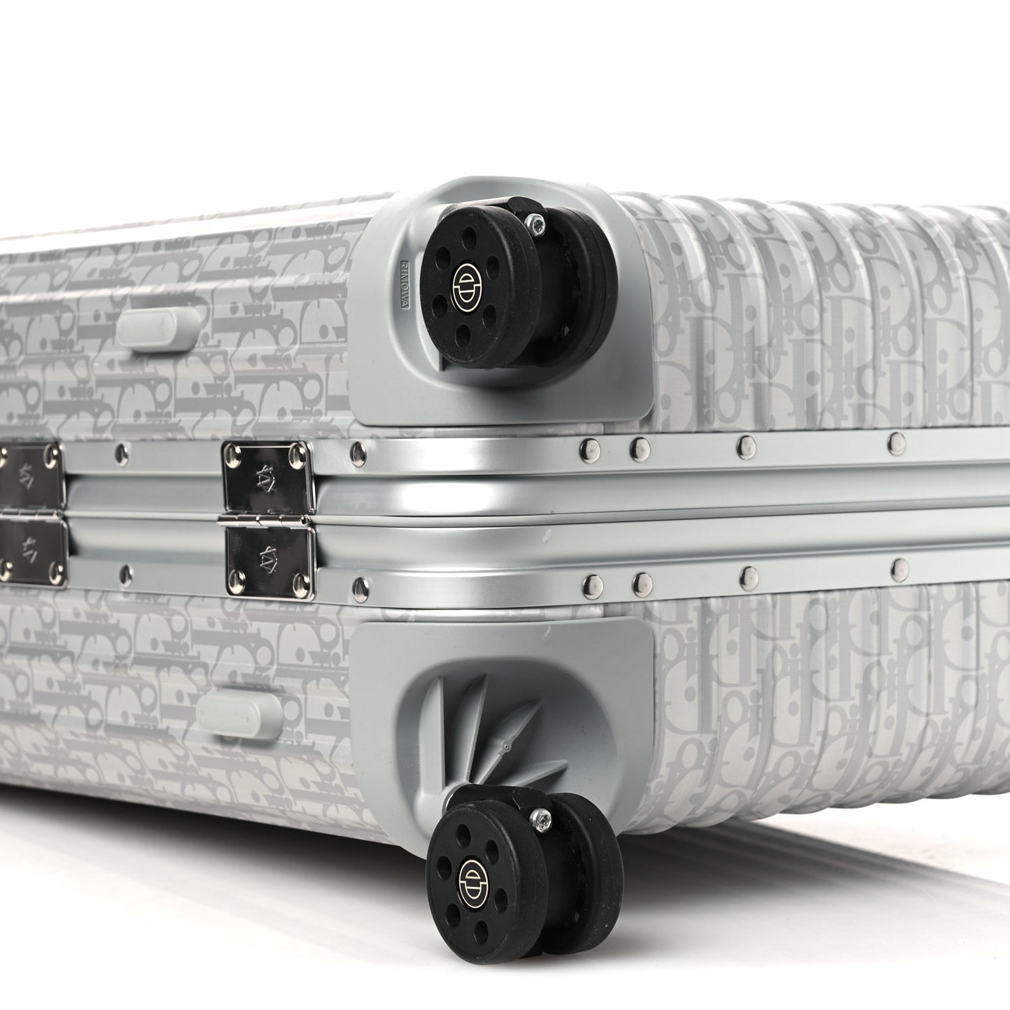 X RIMOWA Aluminum Gradient Cabin Luggage Silver
