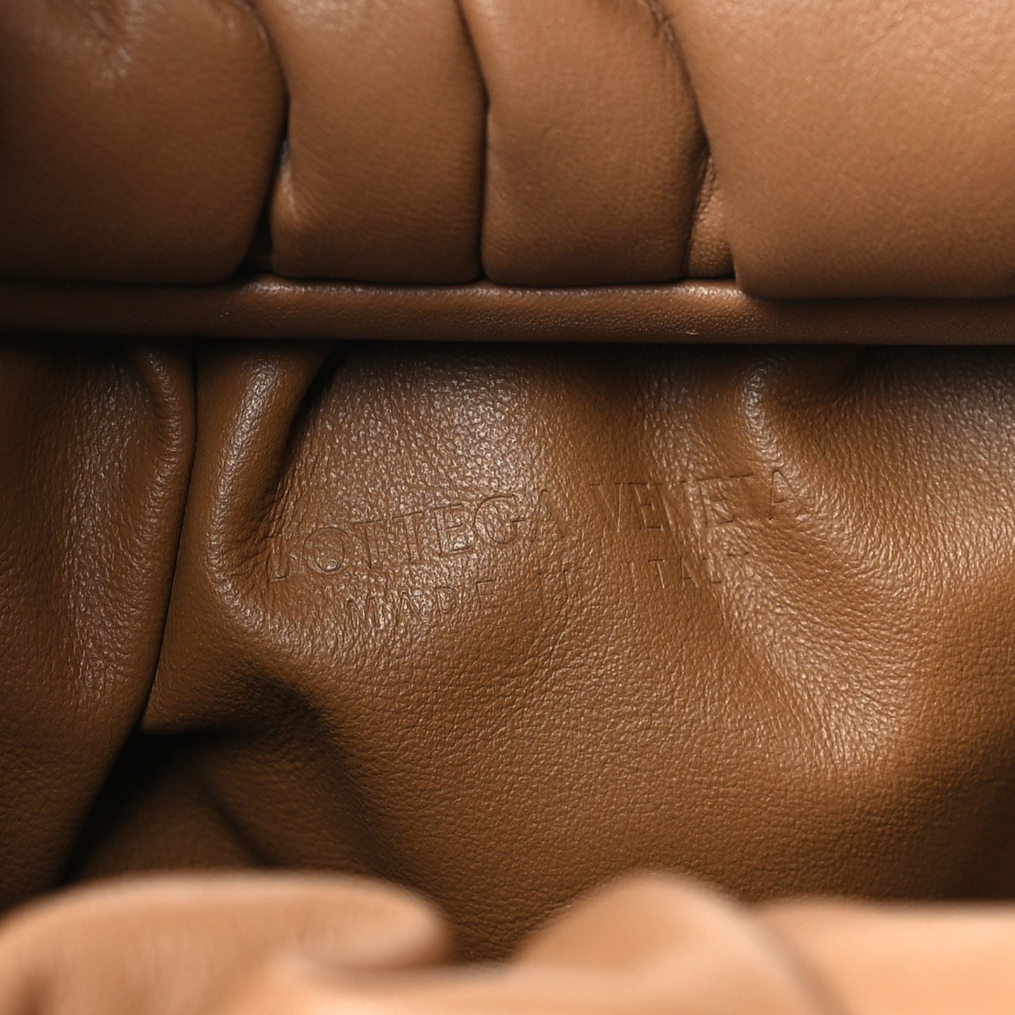 Smooth Butter Calfskin Small The Shoulder Pouch Cammello