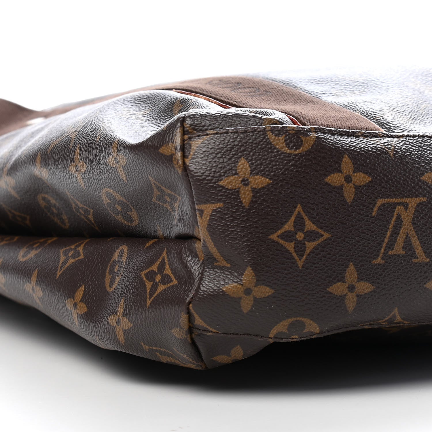 Louis Vuitton Monogram Cabas Beaubourg 9 of 10
