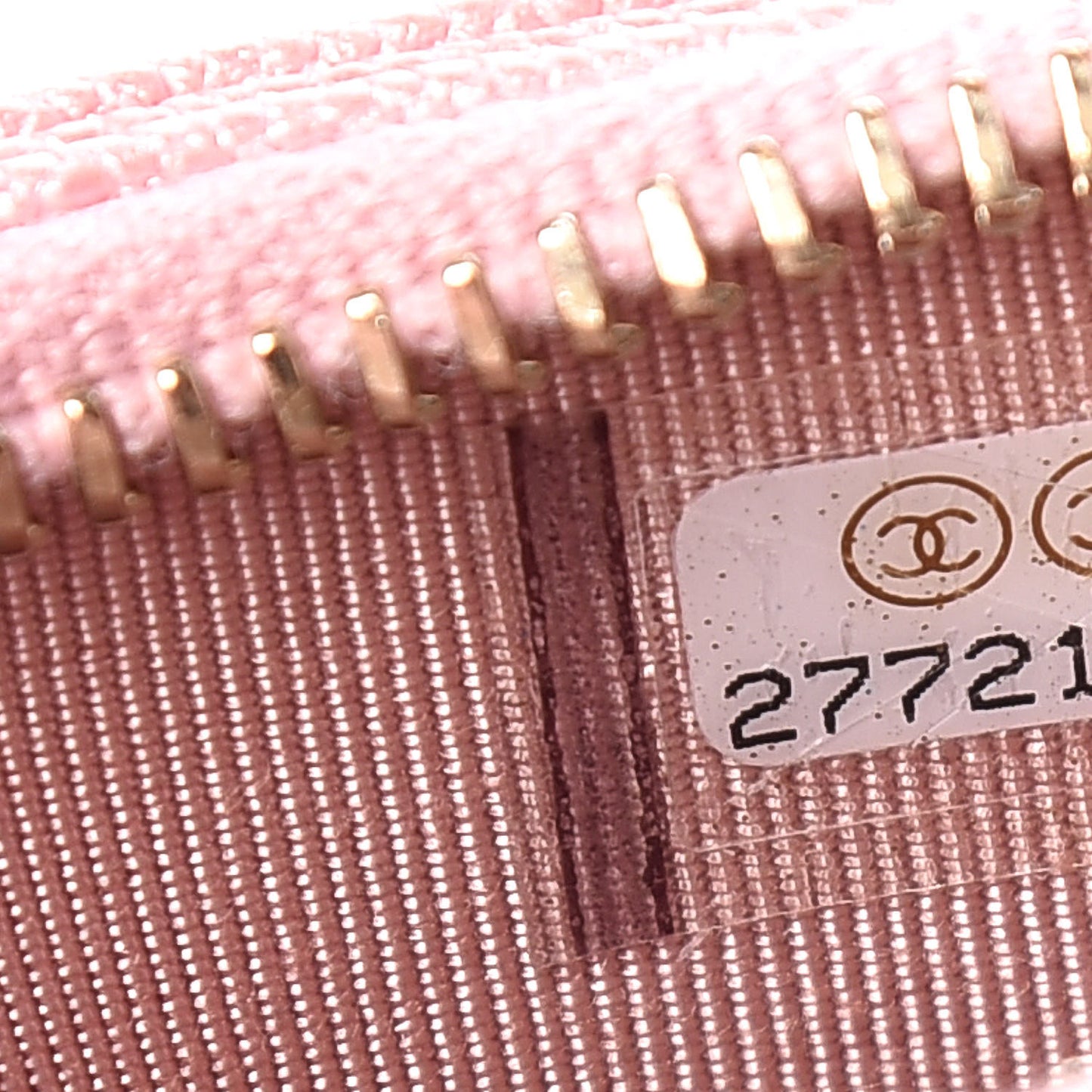 Iridescent Caviar Quilted Flap Zip Card Holder Pink