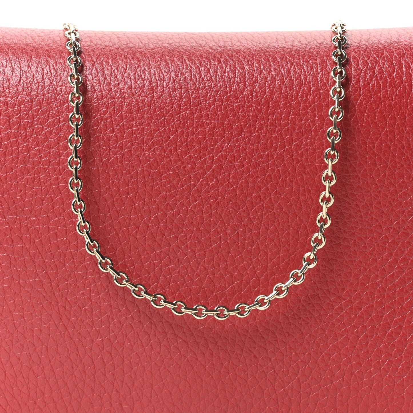 Pebbled Calfskin Rockstud Wallet on Chain Rouge Pur