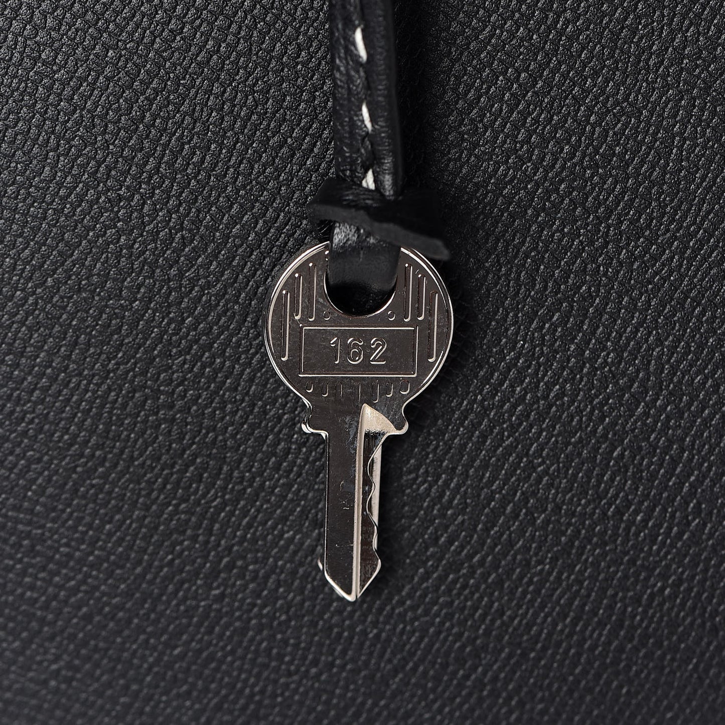 Grained Monsieur Un Point Sur Deux Kelly Sellier 28 Black