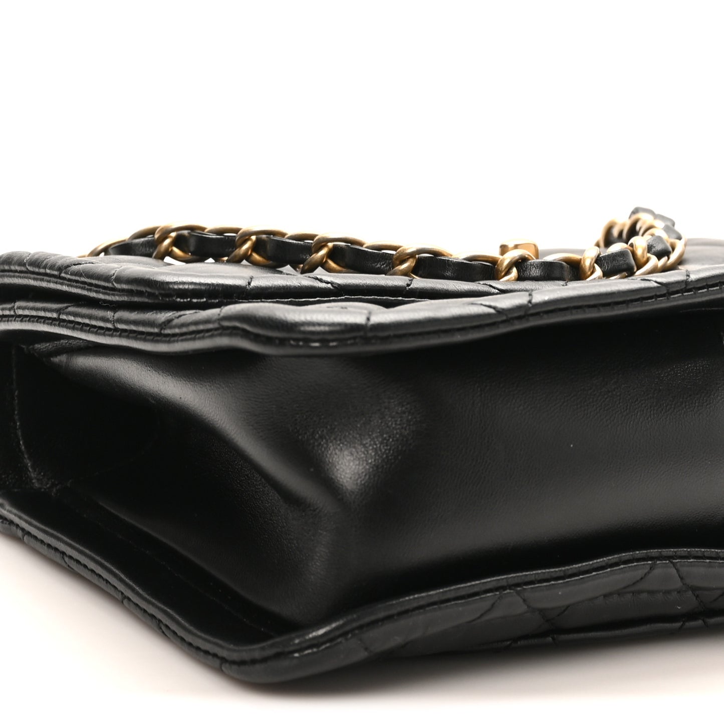 Shiny Lambskin Flap Clutch With Chain Black