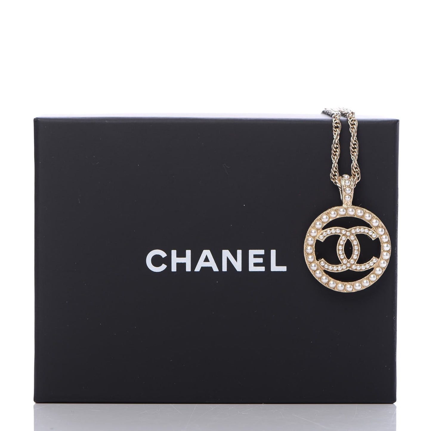 Pearl CC Round Pendant Necklace Gold