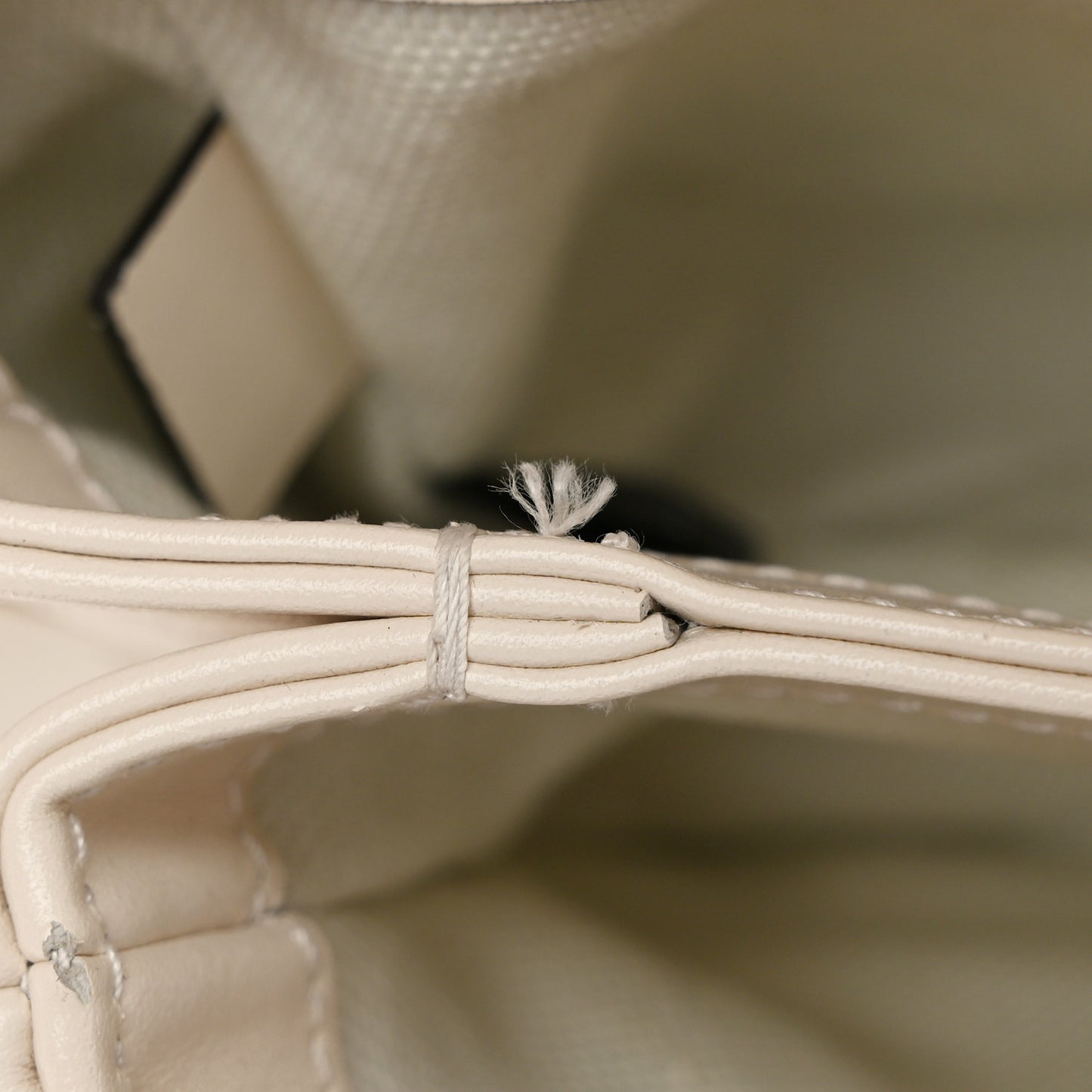 Calfskin Matelasse Monochrome GG Marmont Crossbody Shoulder Bag White