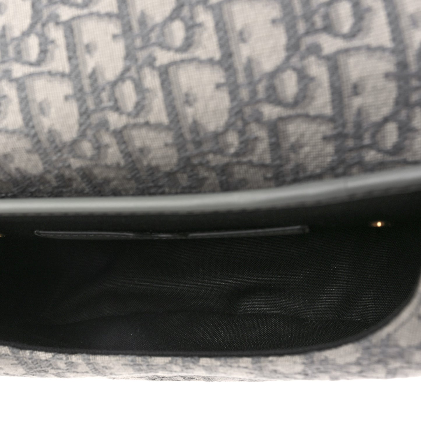 Oblique Medium Bobby Flap Gray