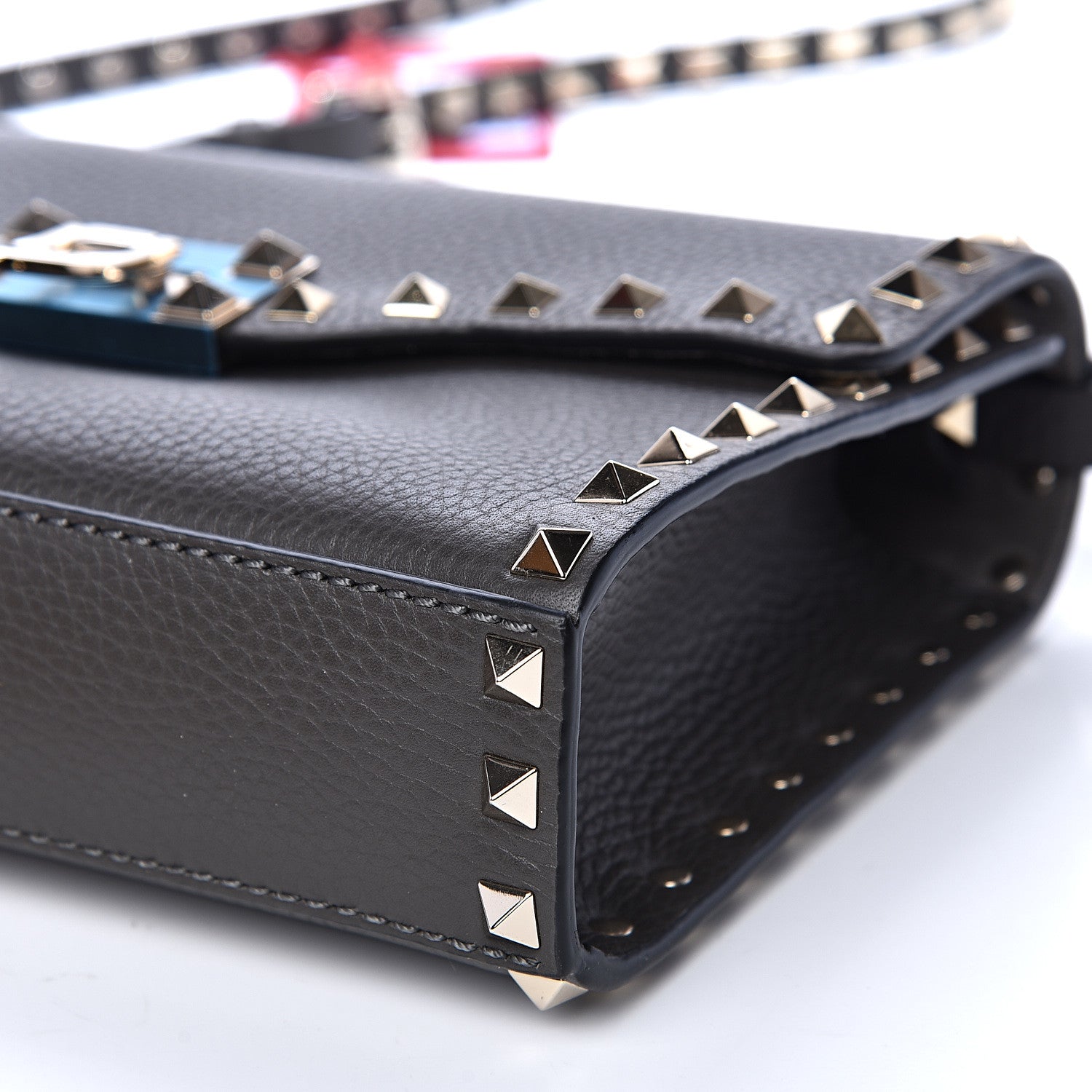 Valentino Garavani Pebbled Calfskin Medium Rockstud Flip Lock Crossbody Bag Graphite 7 of 9