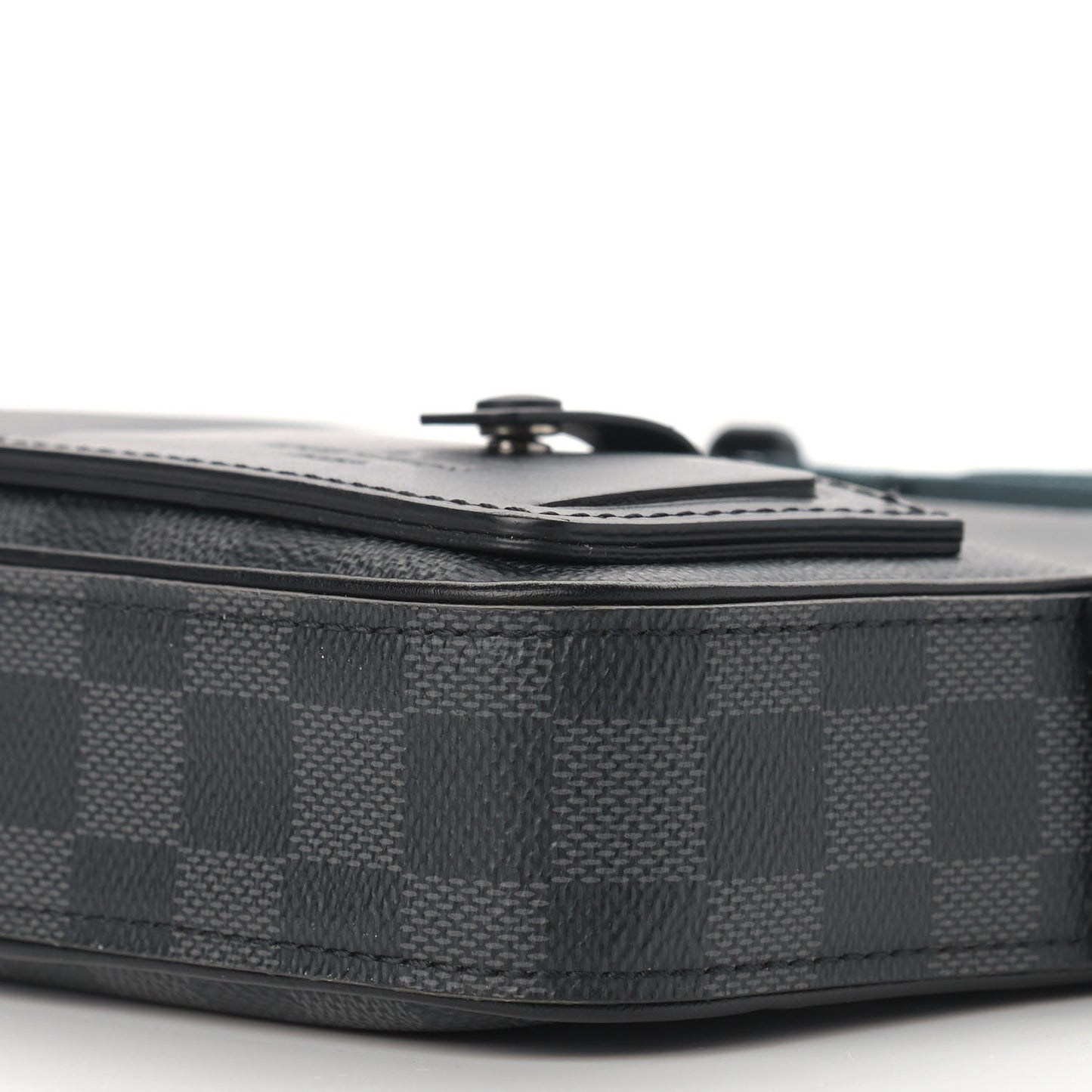Damier Graphite Alpha Messenger Bag