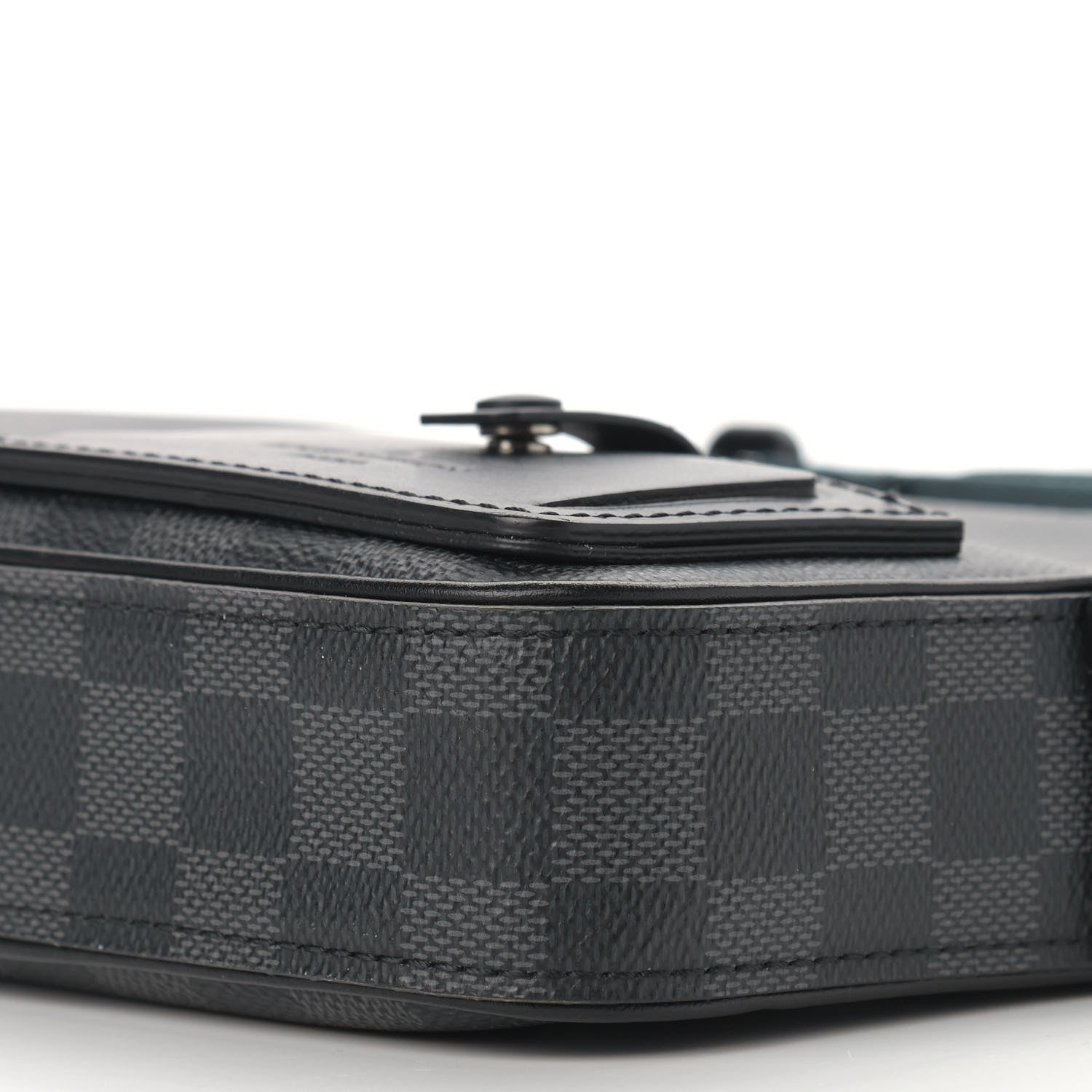 Louis Vuitton Damier Graphite Alpha Messenger Bag 9 of 10