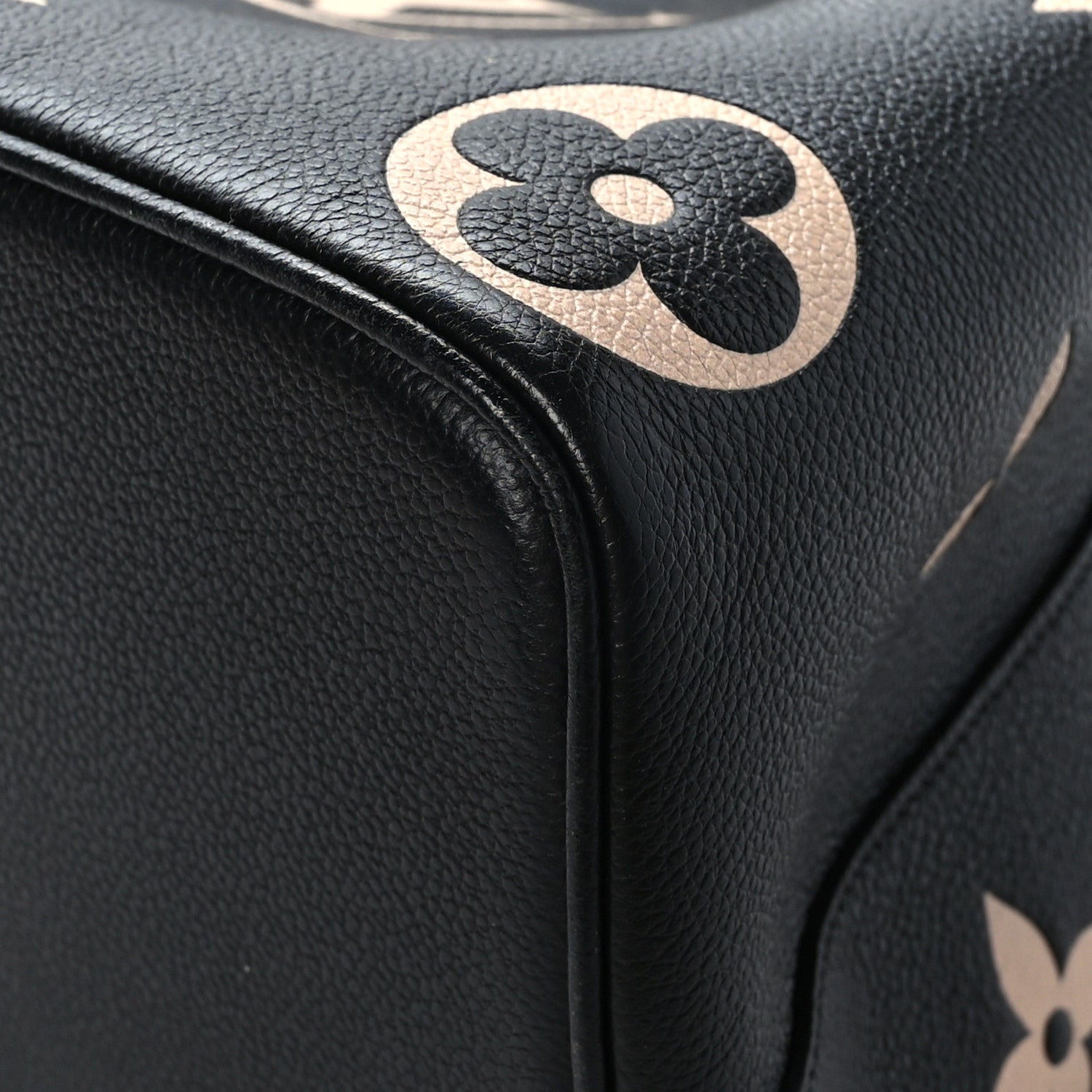 Louis Vuitton Empreinte Monogram Giant Neonoe MM Black Beige 10 of 10