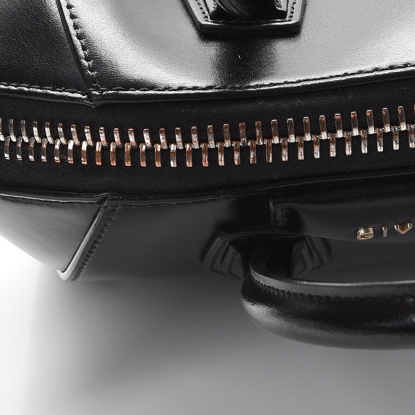 Shiny Lord Calfskin Mini Antigona Black