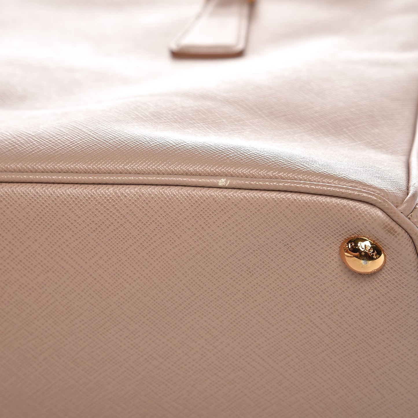 Saffiano Medium Galleria Double Zip Tote Cammeo