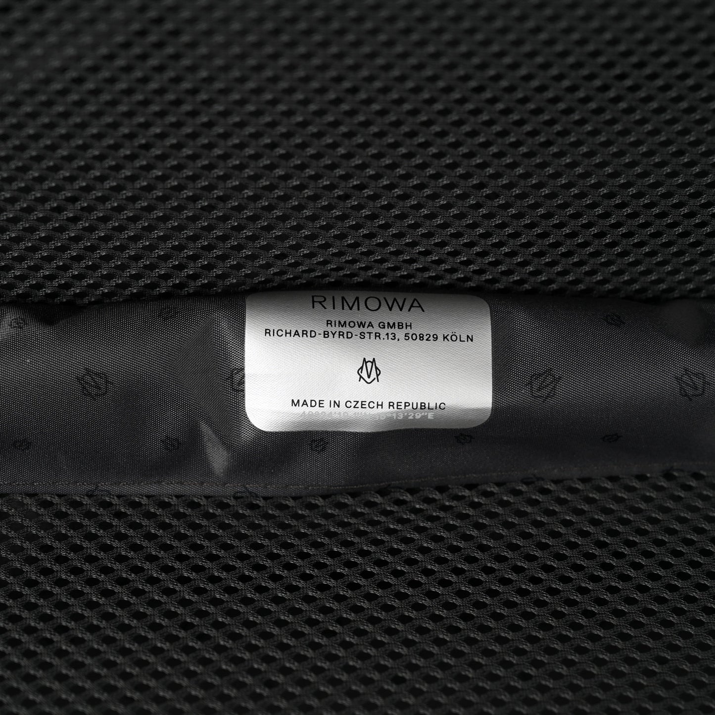 Gloss Polycarbonate Essential Lite Cabin U Black Black
