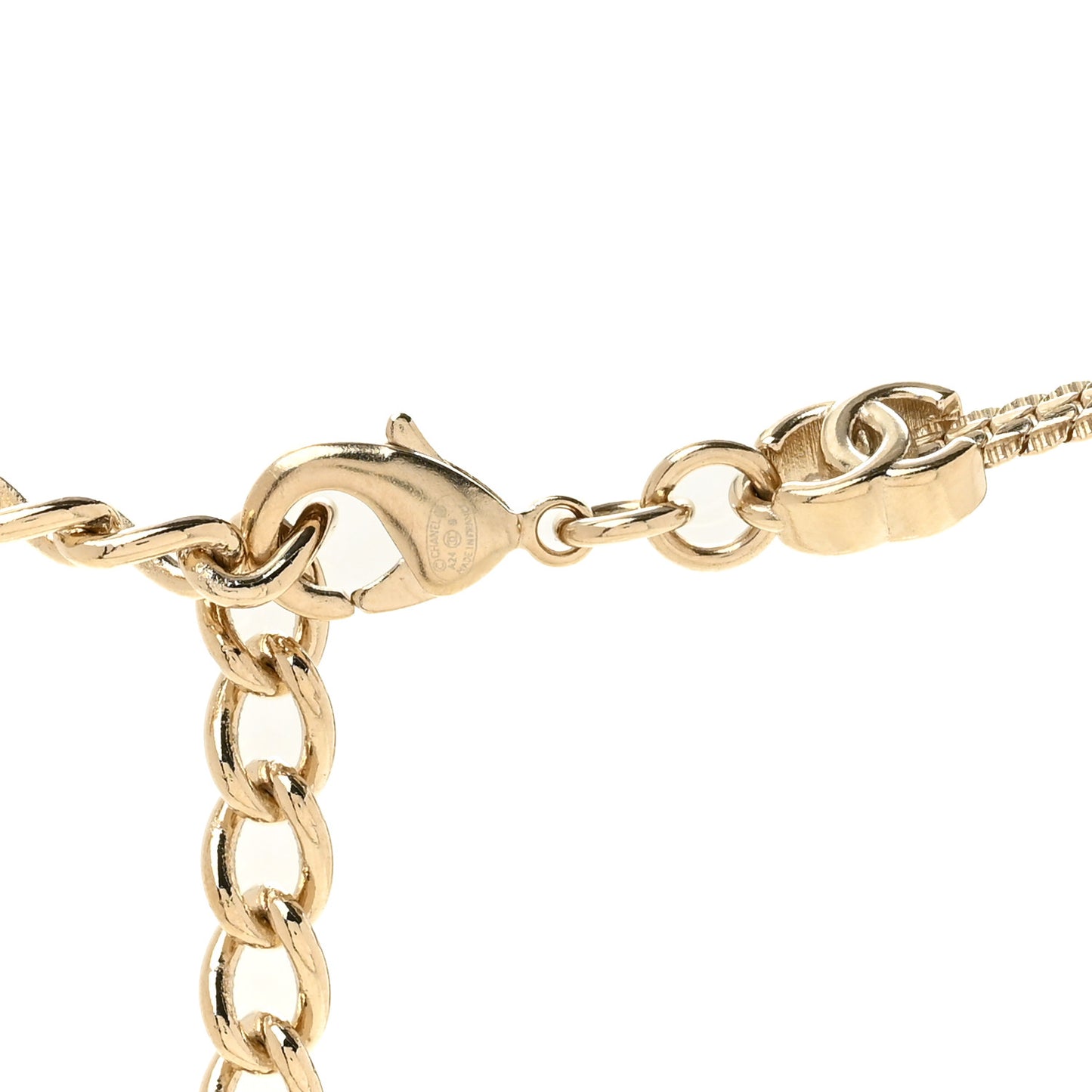 Metal CC Short Chain Necklace Gold