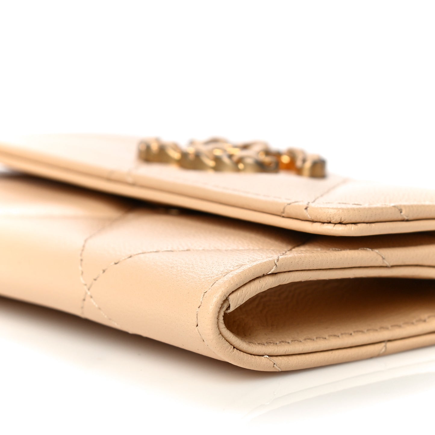 Shiny Goatskin Quilted Chanel 19 Flap Card Holder Beige