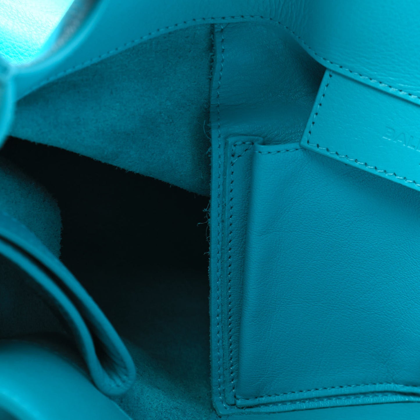 Supple Calfskin Papier A4 Zip Around Tote Bleu Caraibes