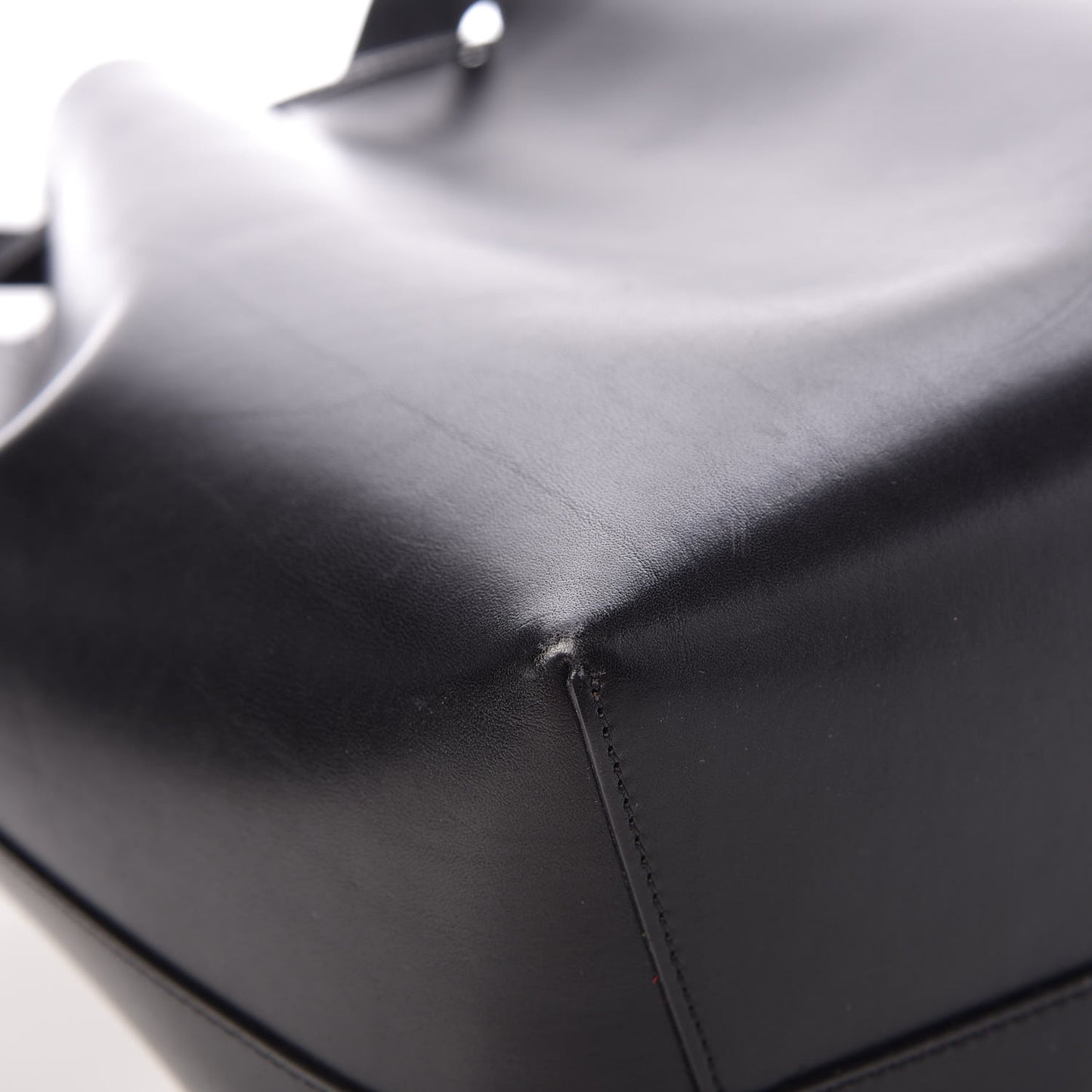 Vegetable Tanned Calfskin Bucket Bag Black Flamma