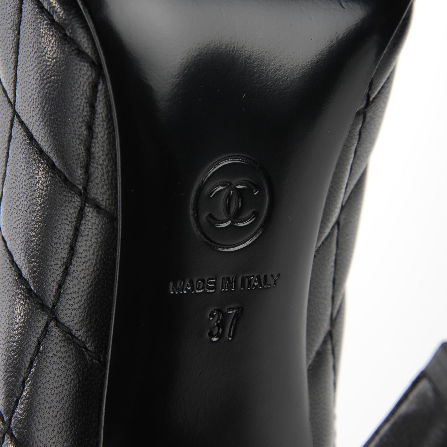 Lambskin Quilted CC Cap Toe Pumps 37 Black