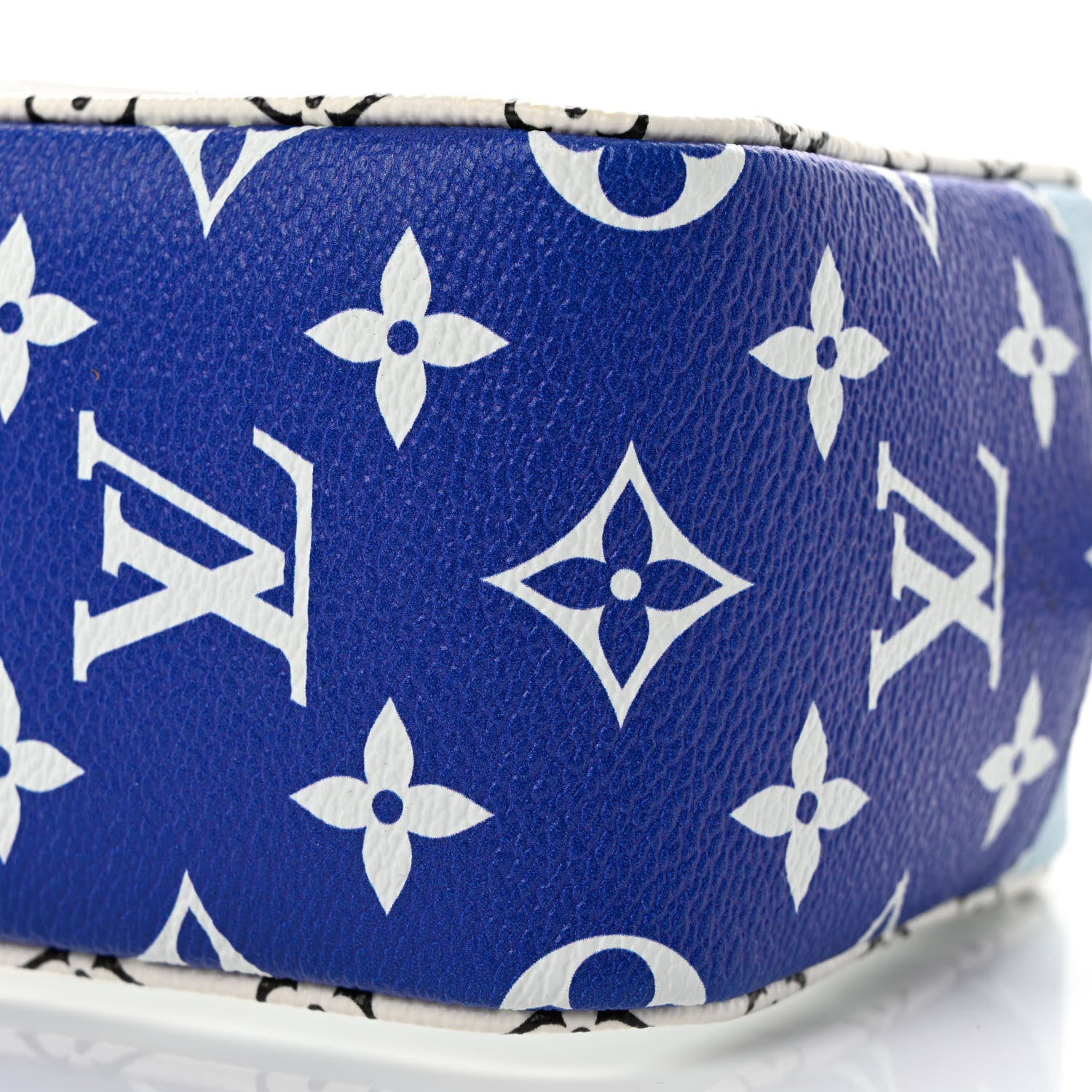 Louis Vuitton Monogram Giant Hawaii Beach Pouch Blue 10 of 10