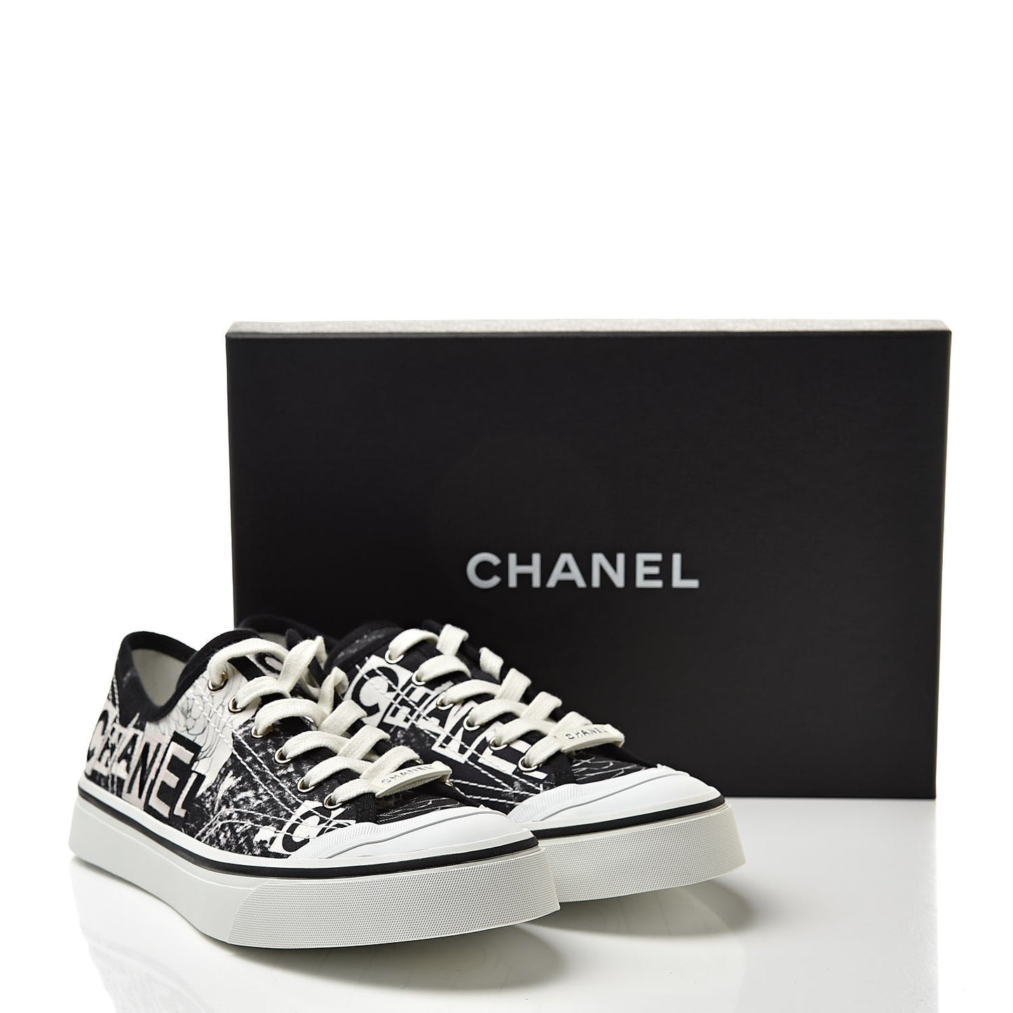 Printed Fabric Low Top Logo Sneakers 38.5 White Black