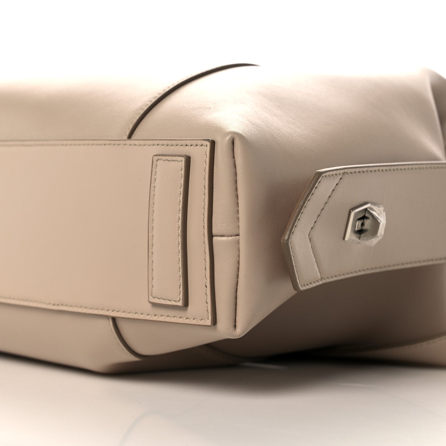 Soft Calfskin Medium Soft Antigona Dune