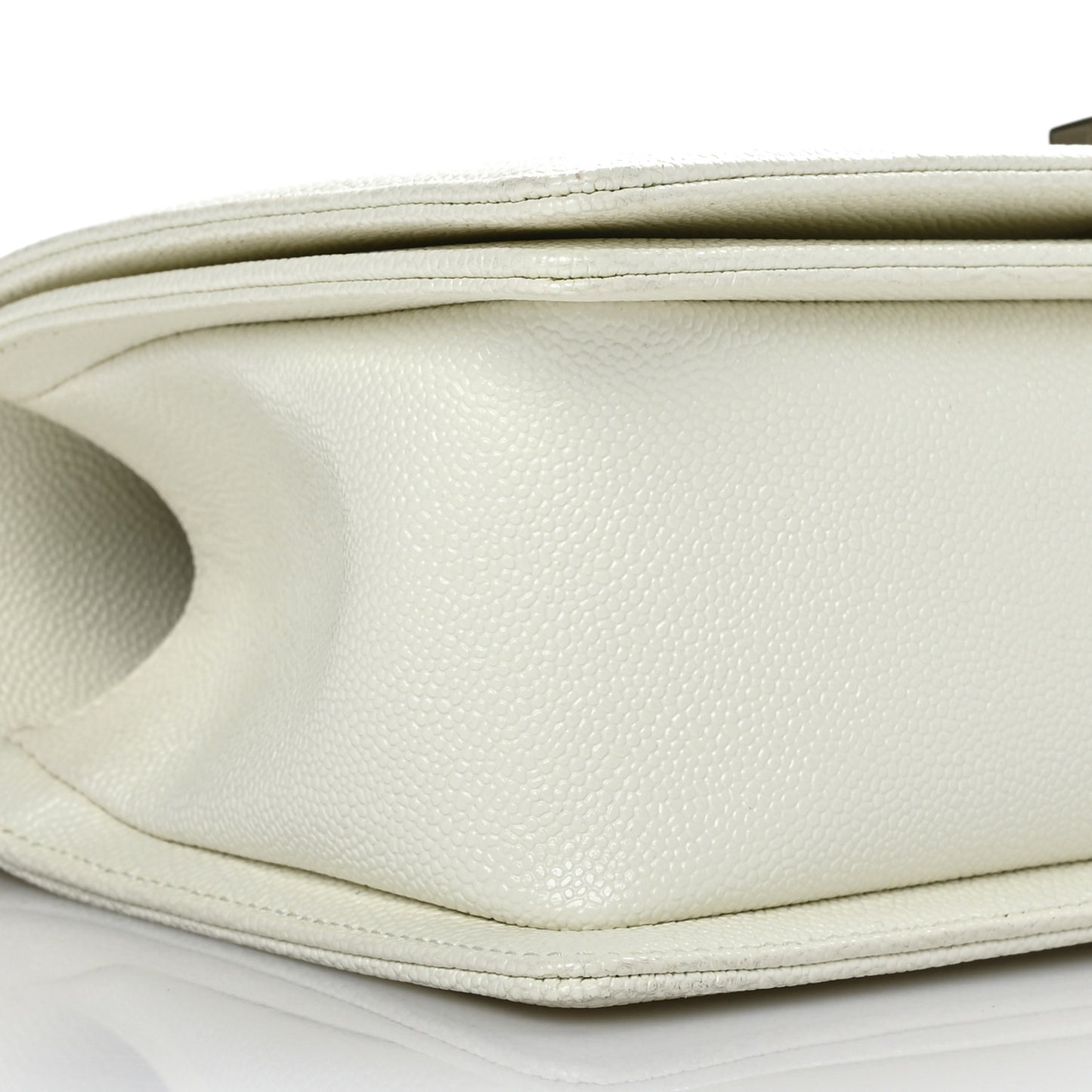 Caviar Quilted Medium Boy Flap White