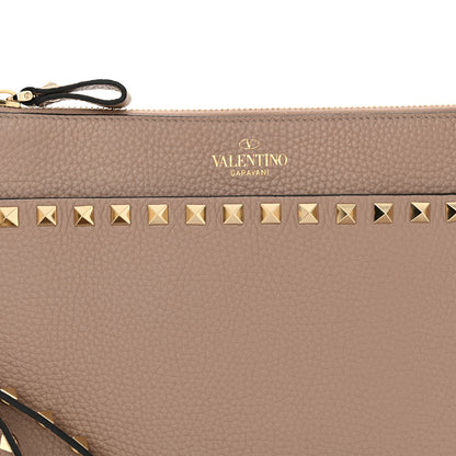 Valentino Garavani Pebbled Calfskin Medium Rockstud Flat Pouch Poudre 7 of 9