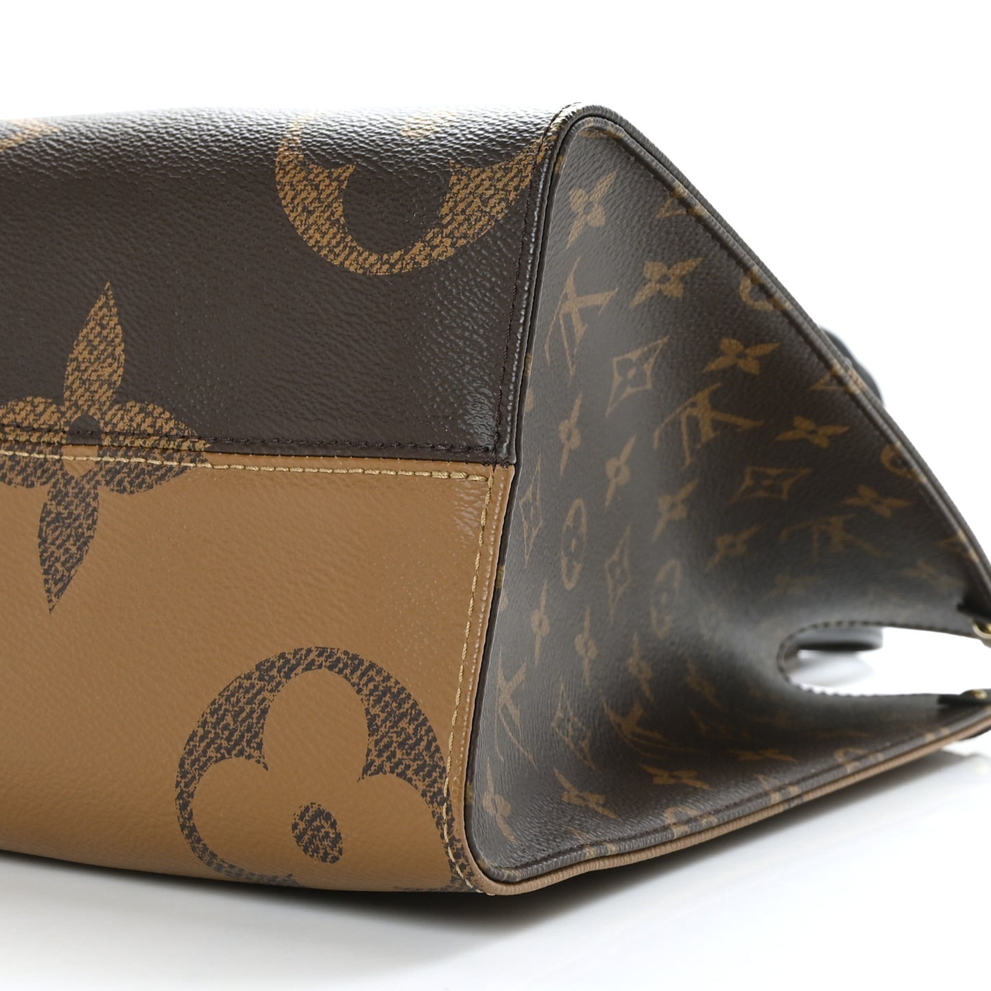 Reverse Monogram Giant Onthego MM