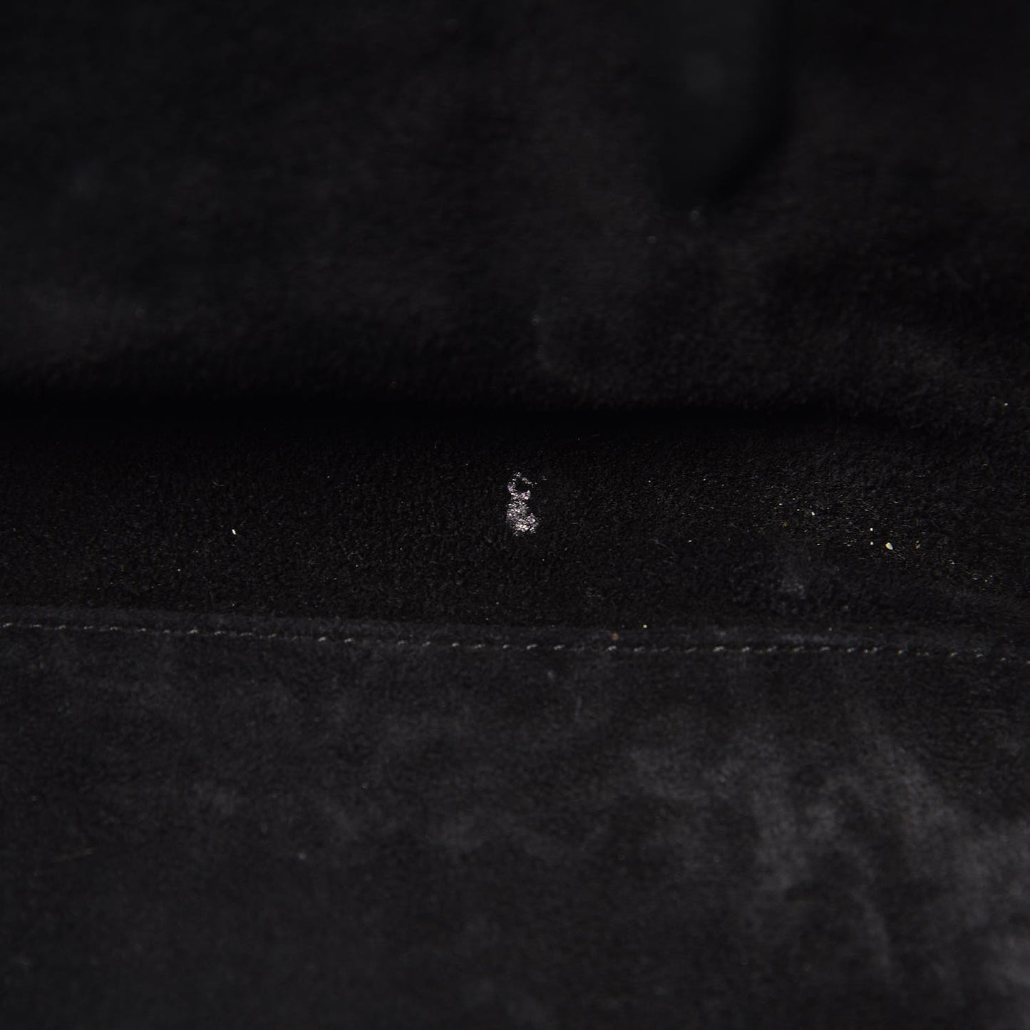 Supple Calfskin Medium Phantom Luggage Black