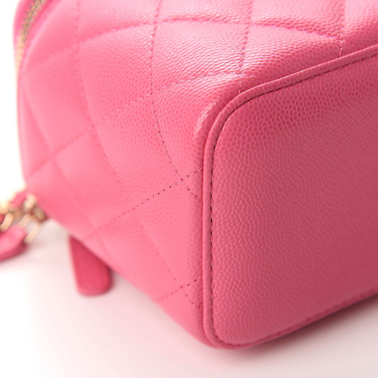 Caviar Quilted Small Vanity Case With Chain Pink