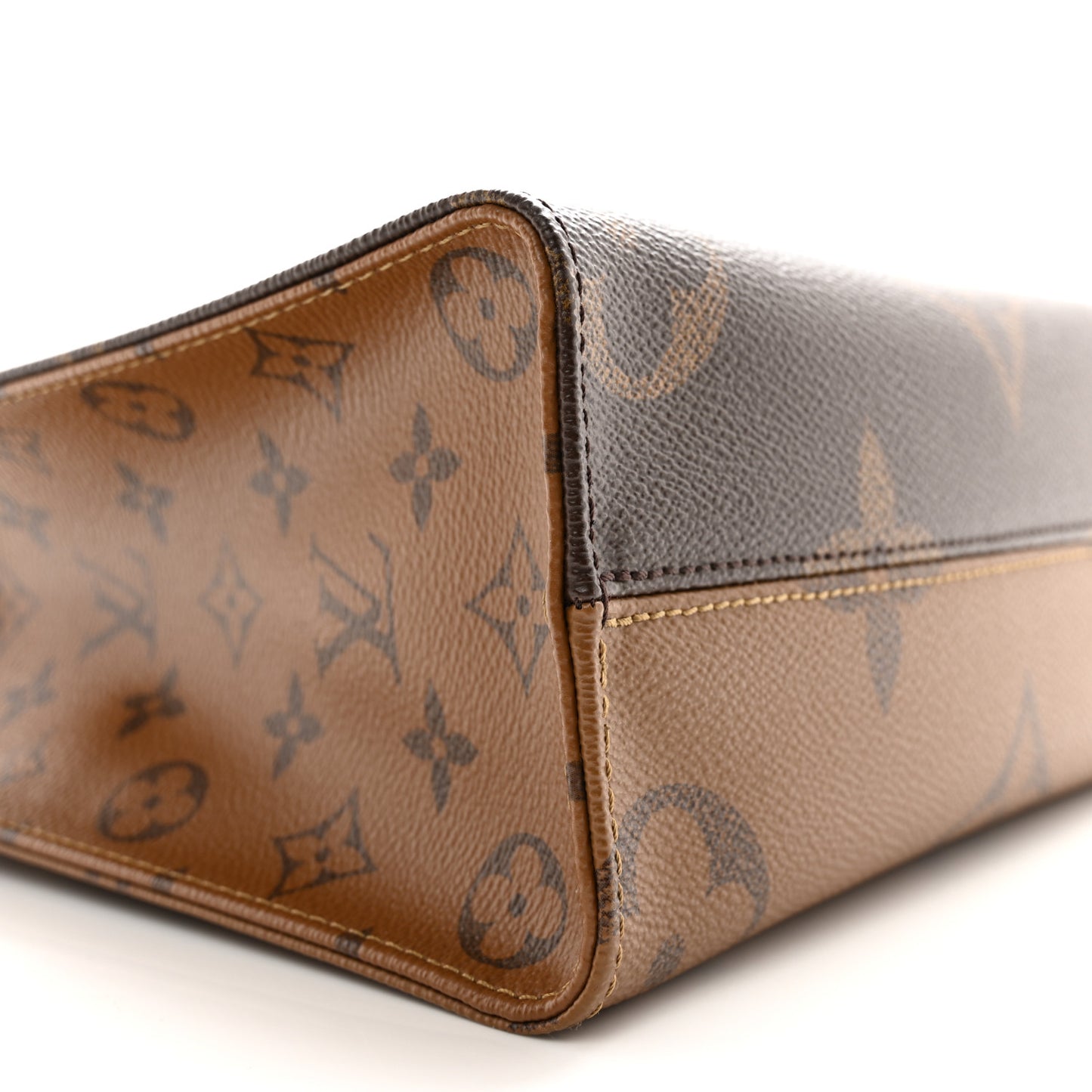 Reverse Monogram Giant Onthego PM