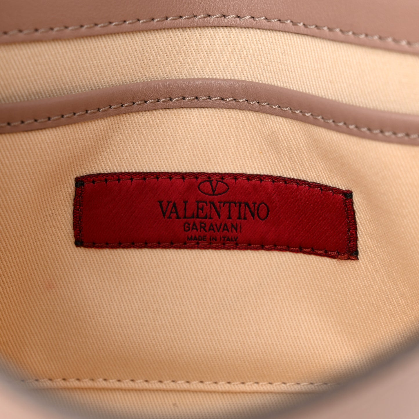 Vitello Monochrome Medium Rockstud Flip Lock Crossbody Bag Poudre