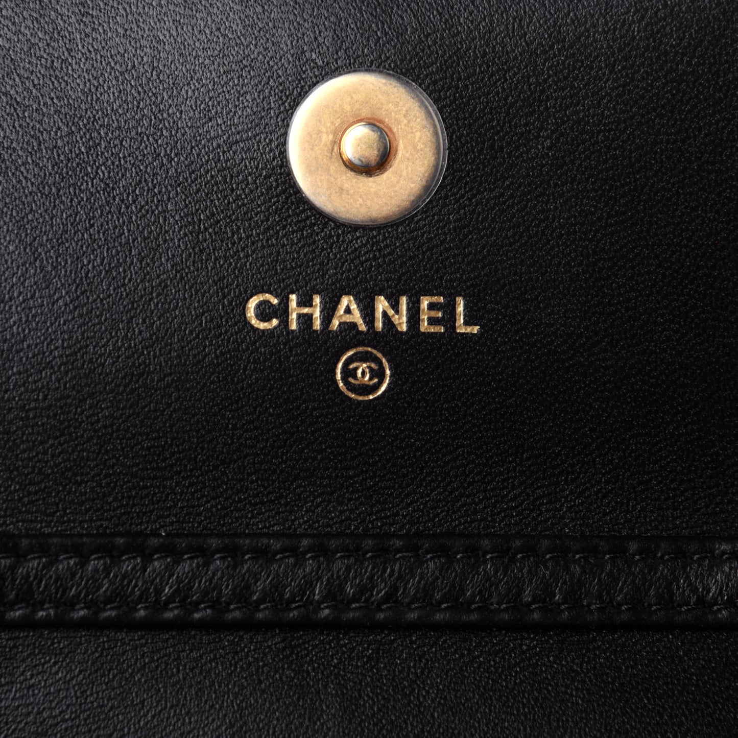 Lambskin Quilted Pearl Crush Clutch With Chain Black